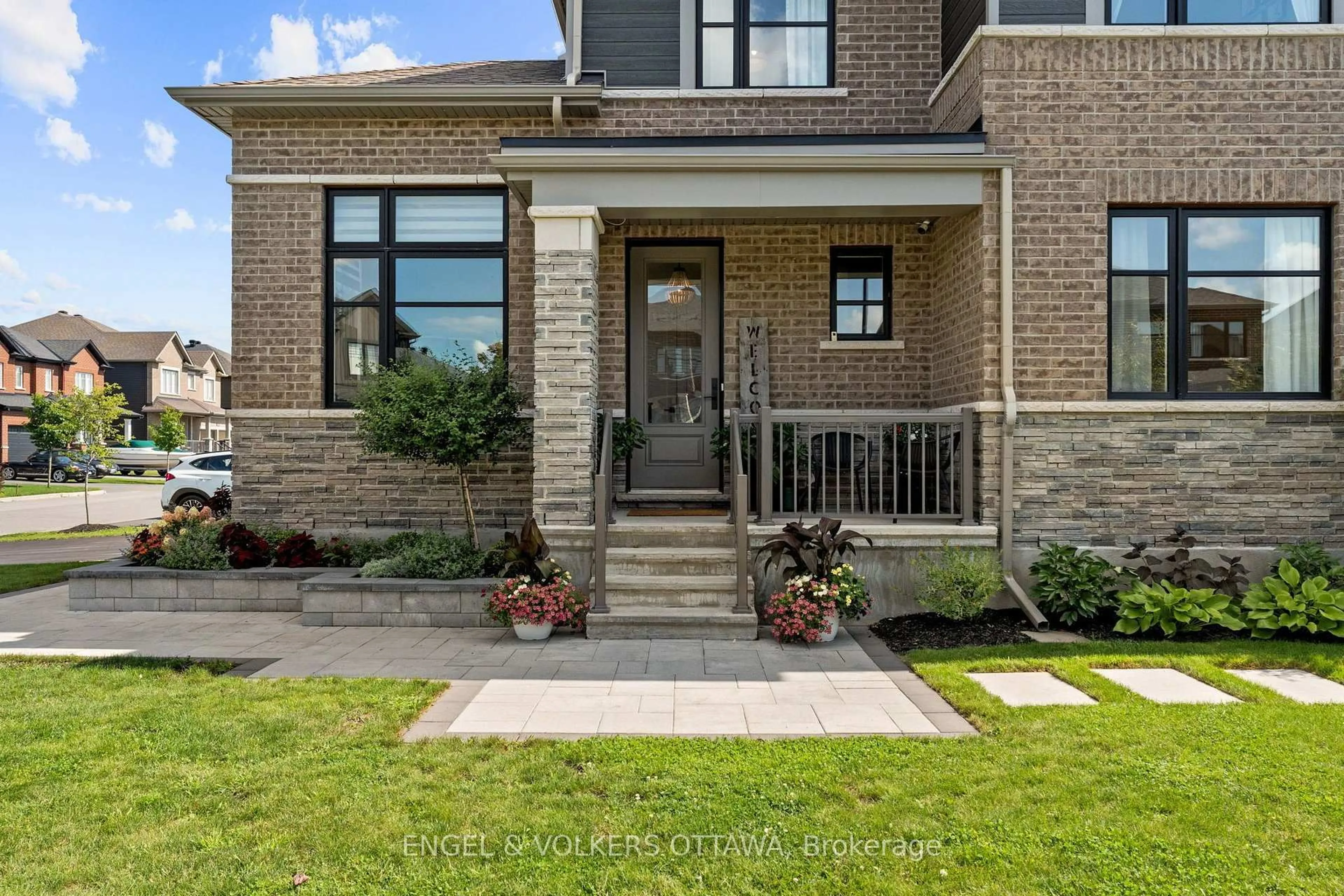 Home with brick exterior material, street for 720 Coast Circ, Manotick Ontario K4M 0N2