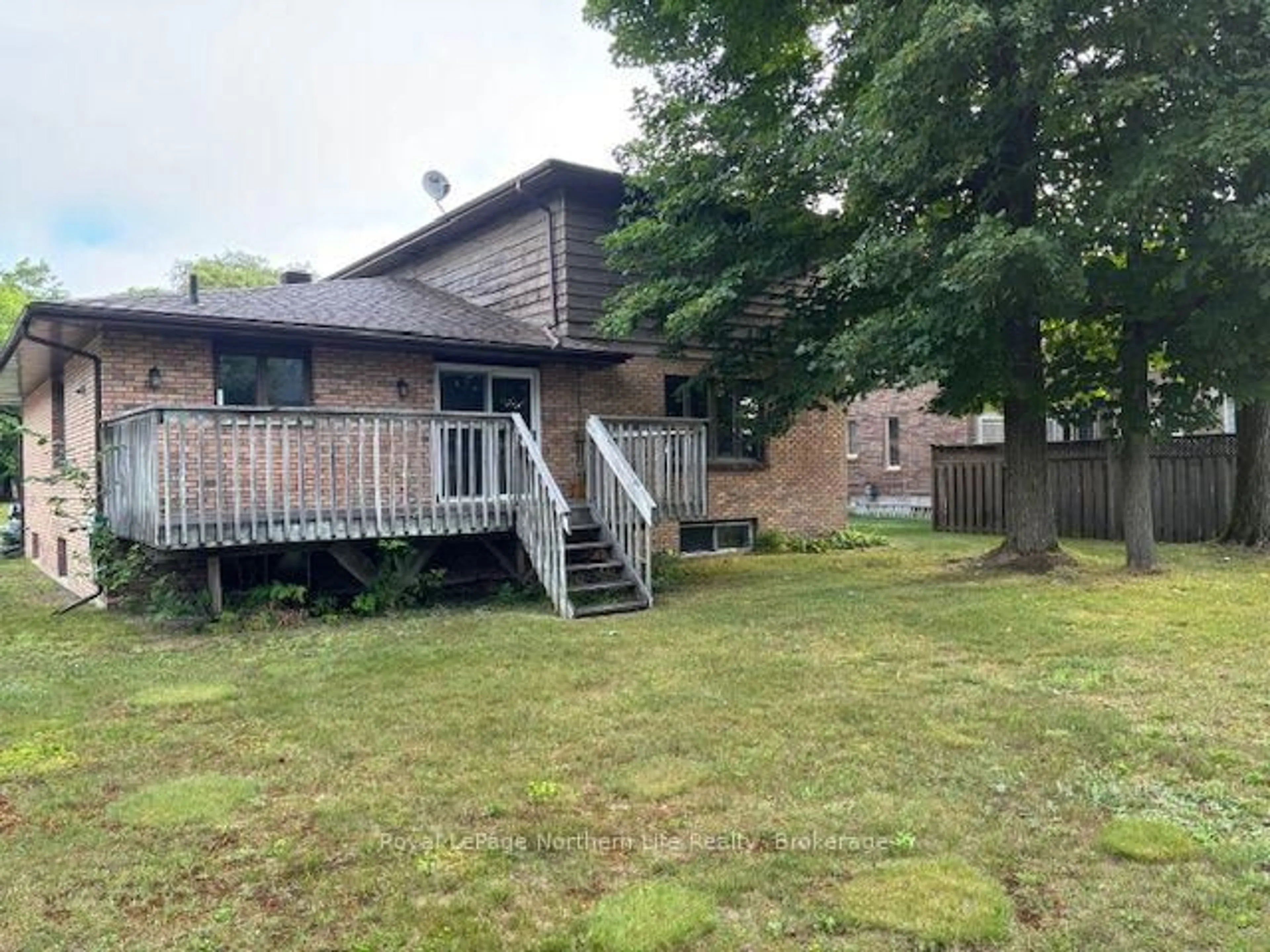 A pic from outside/outdoor area/front of a property/back of a property/a pic from drone, unknown for 14 Nottingham Dr, North Bay Ontario P1C 1K9