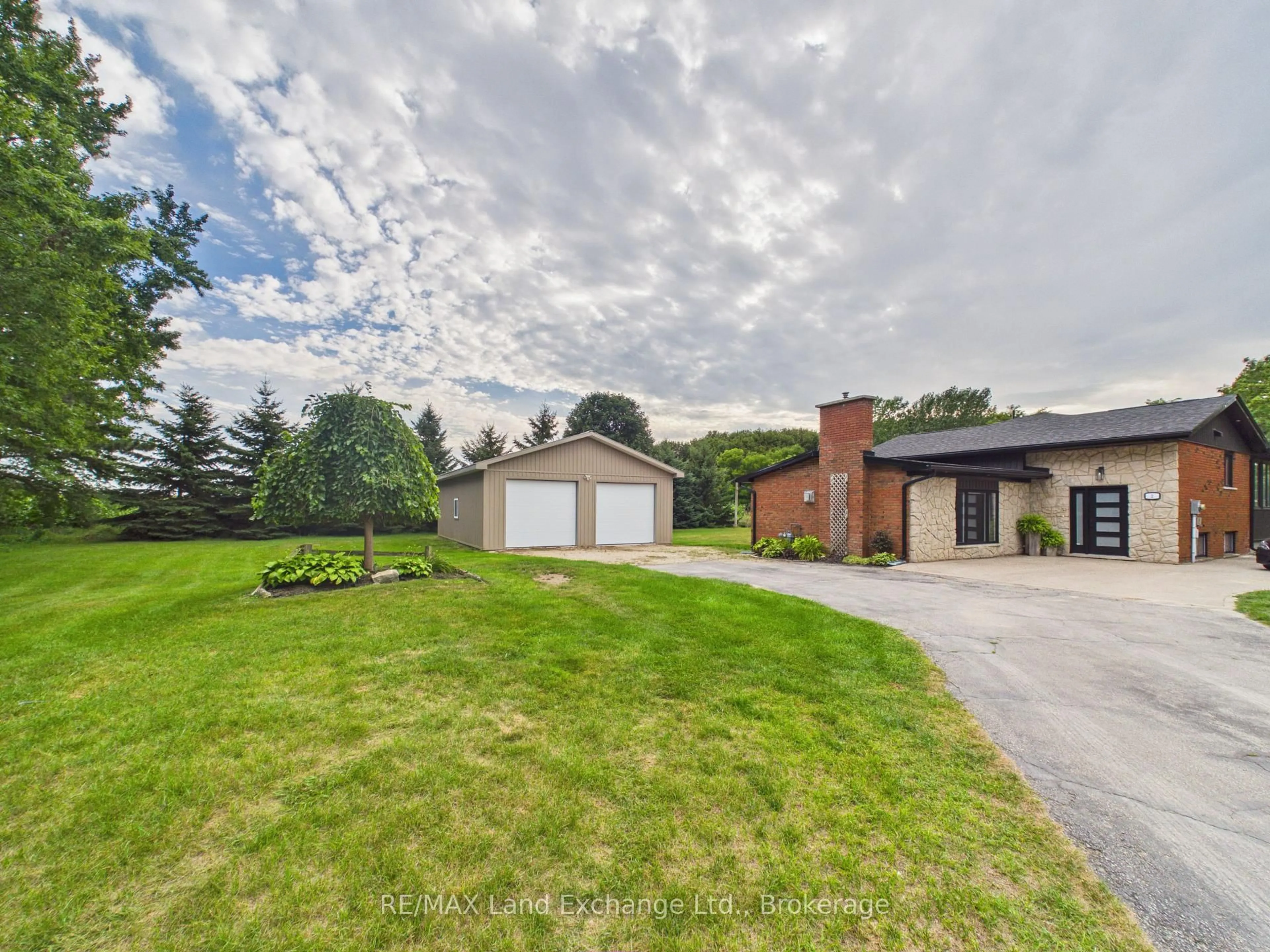 A pic from outside/outdoor area/front of a property/back of a property/a pic from drone, street for 2 Park St, Huron-Kinloss Ontario N0G 2R0