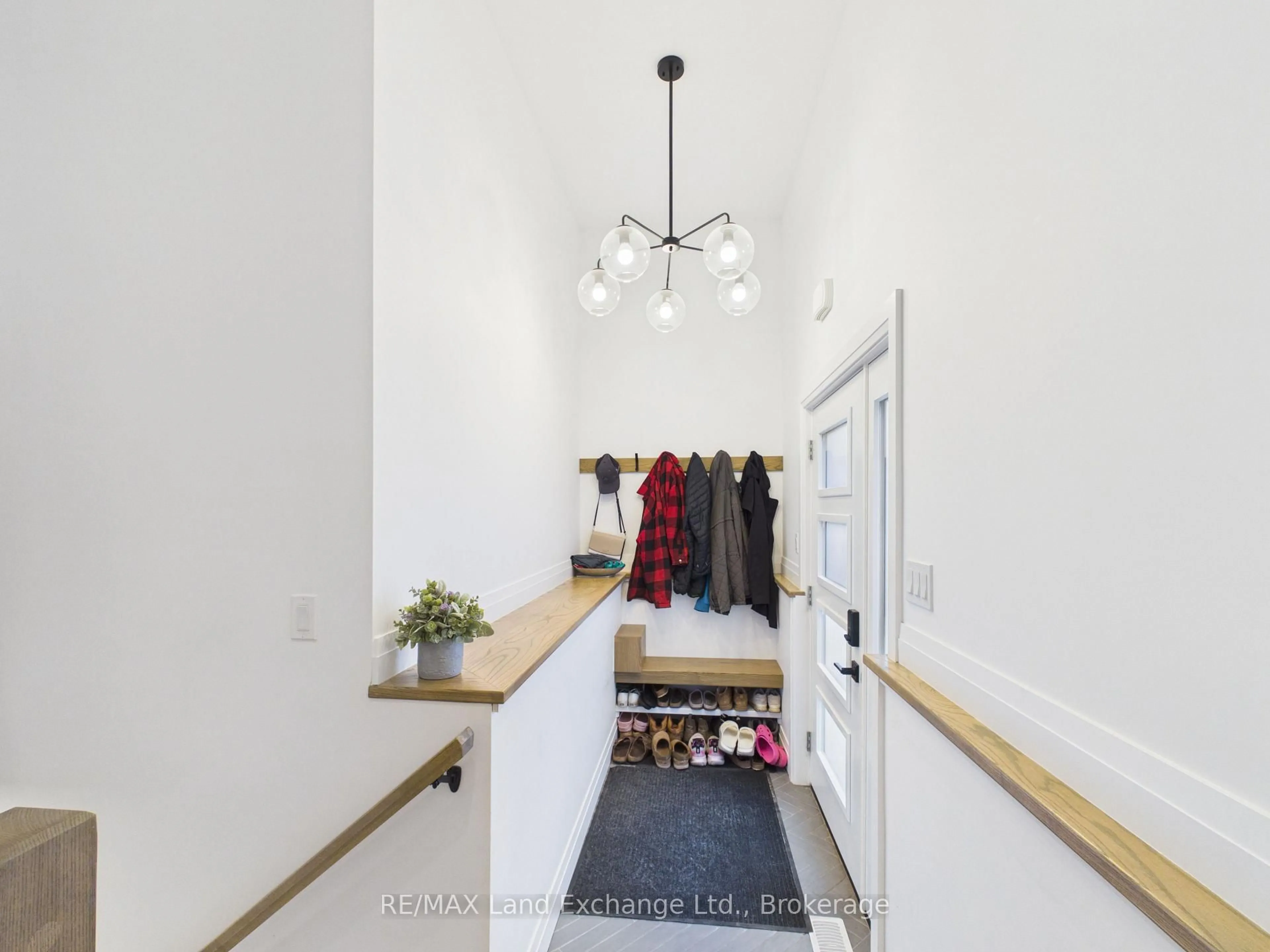 Indoor entryway for 2 Park St, Huron-Kinloss Ontario N0G 2R0