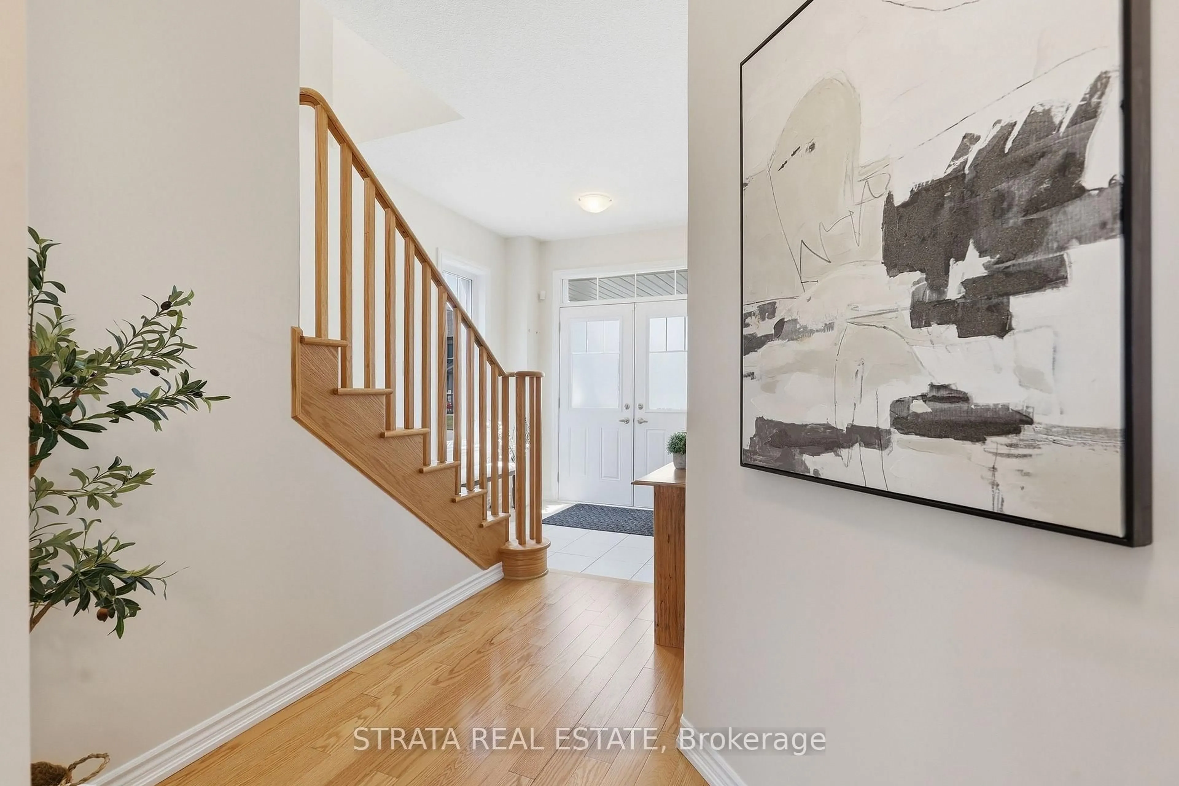 Indoor entryway for 182 Explorer Way, Thorold Ontario L2V 0K3