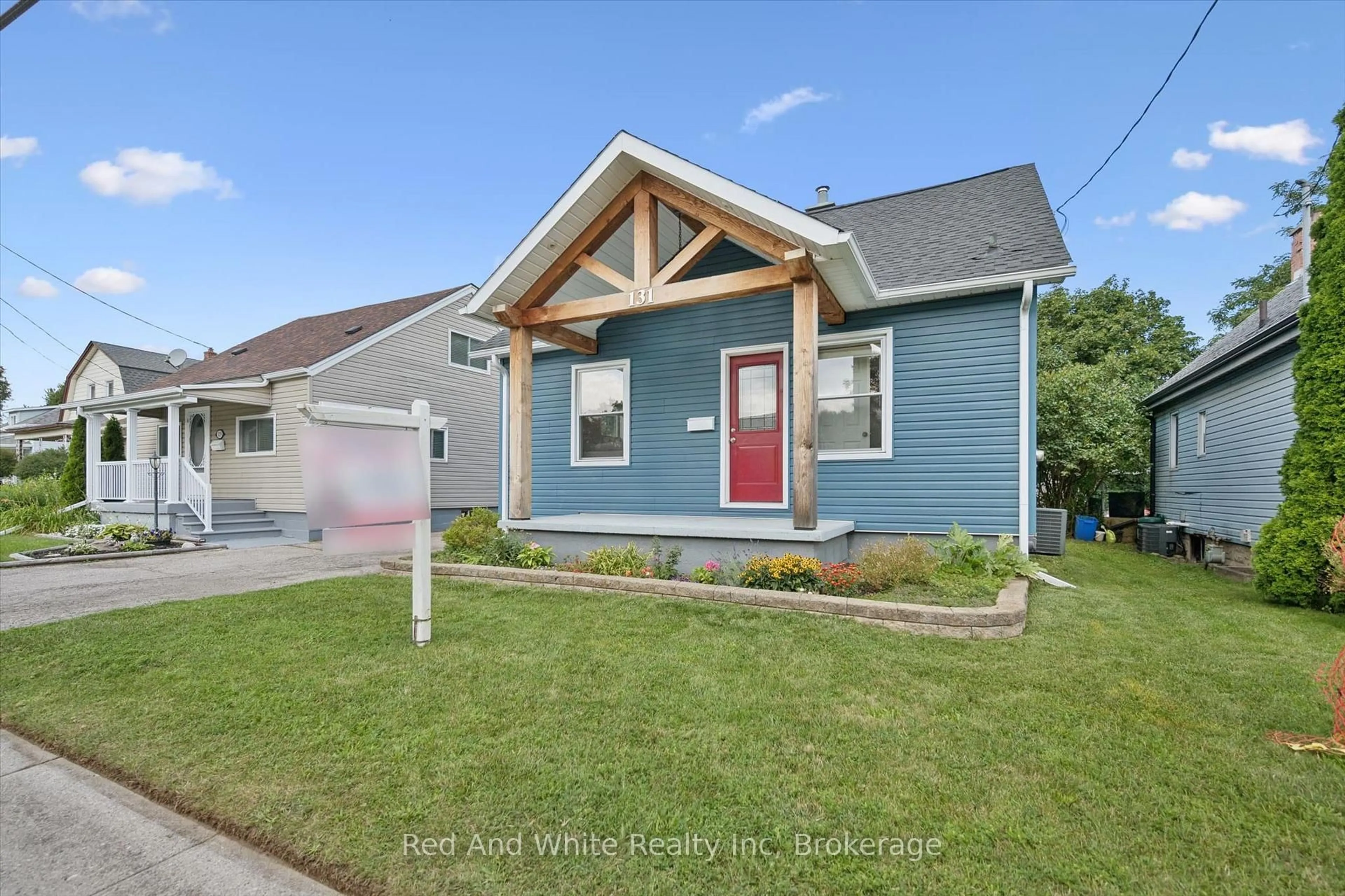 Home with vinyl exterior material, street for 131 Norfolk Ave, Cambridge Ontario N1R 3V3