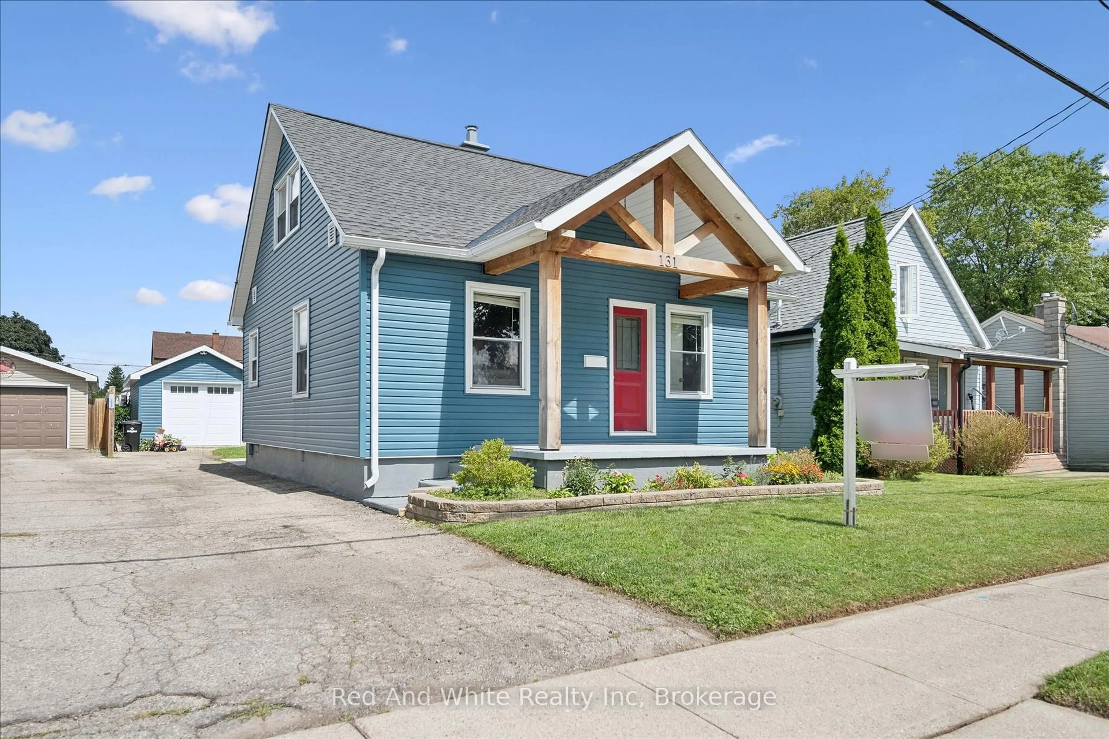 Home with vinyl exterior material, street for 131 Norfolk Ave, Cambridge Ontario N1R 3V3