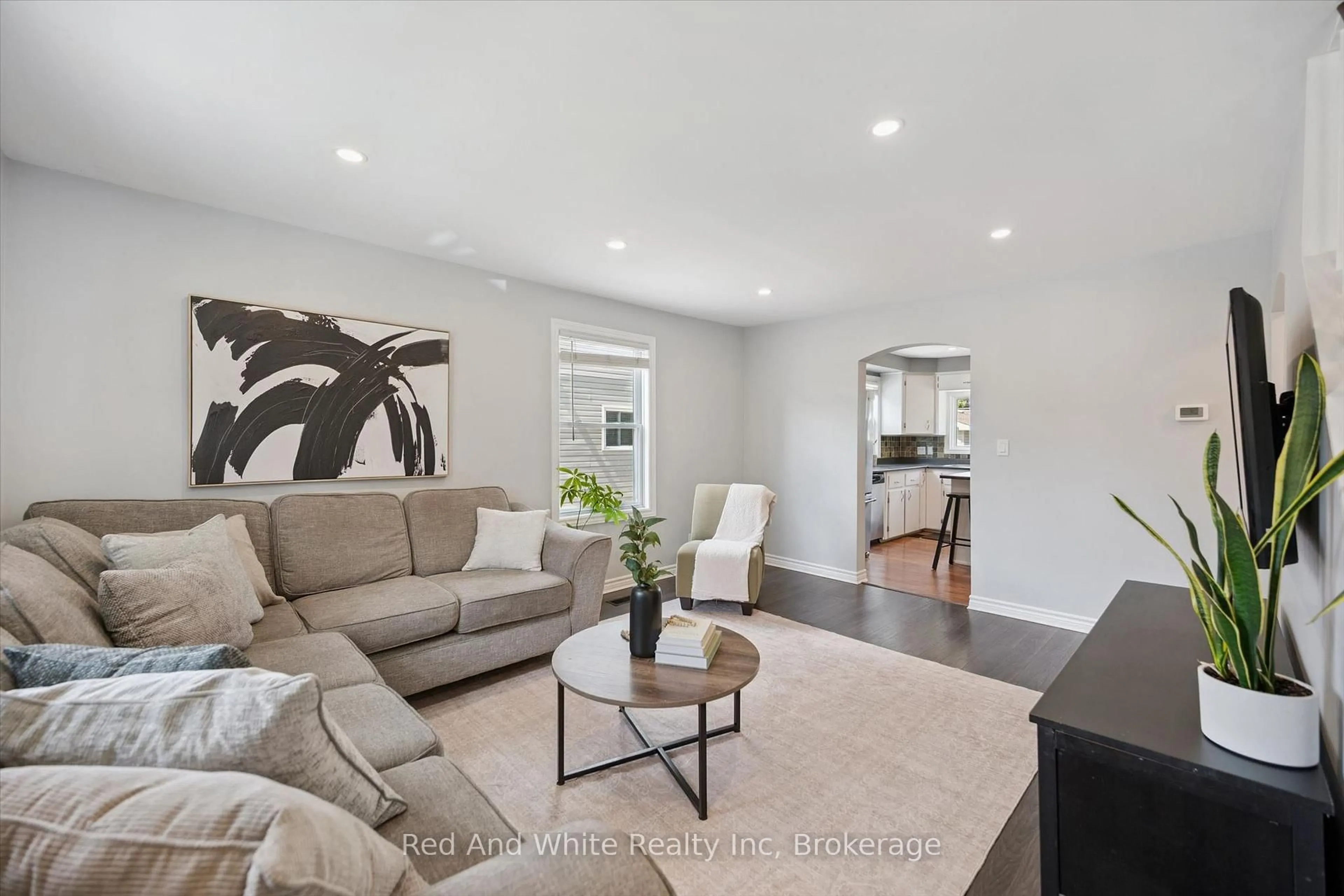 Living room with furniture, unknown for 131 Norfolk Ave, Cambridge Ontario N1R 3V3