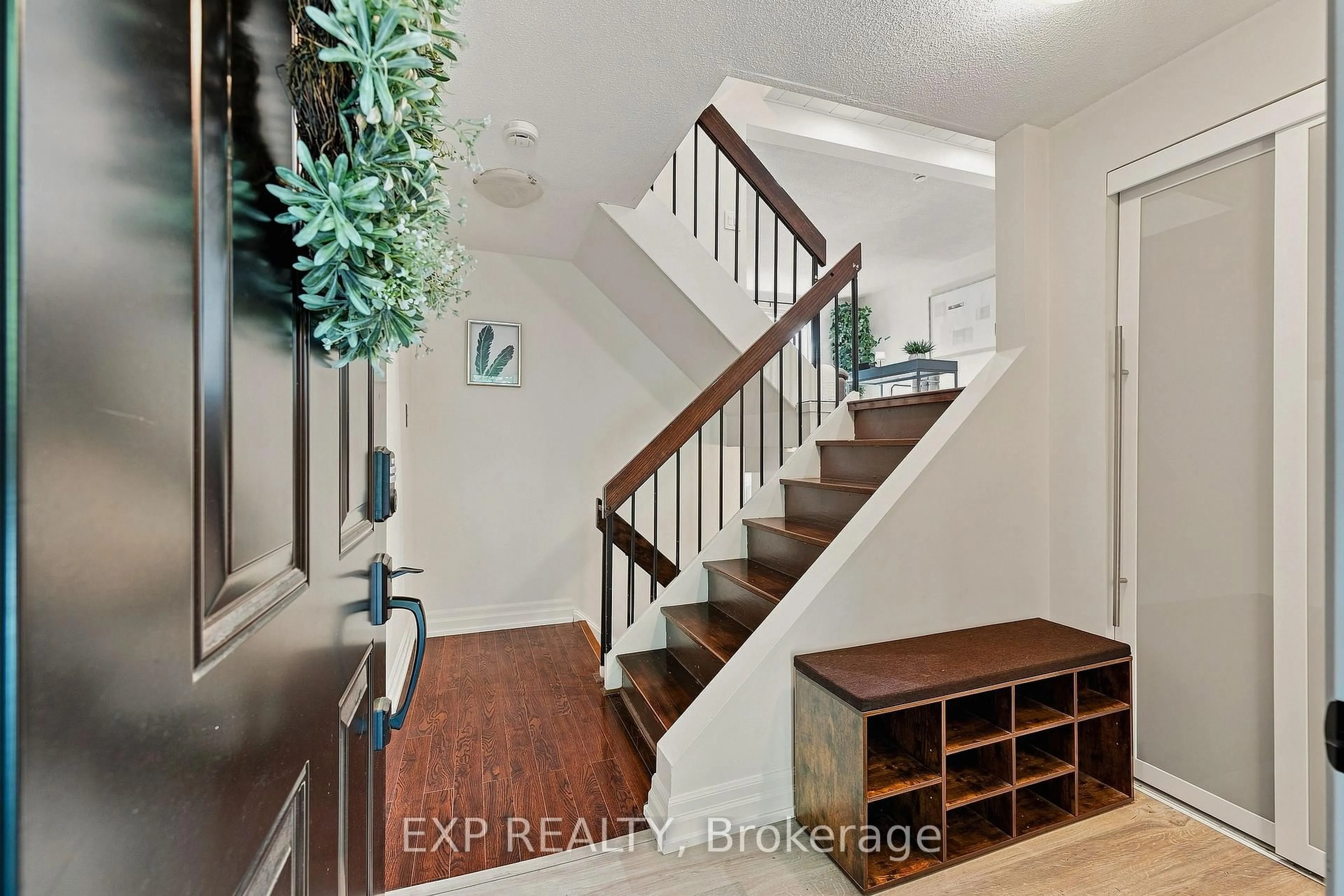 Indoor entryway for 220 Salisbury Ave #13, Cambridge Ontario N1S 1K5