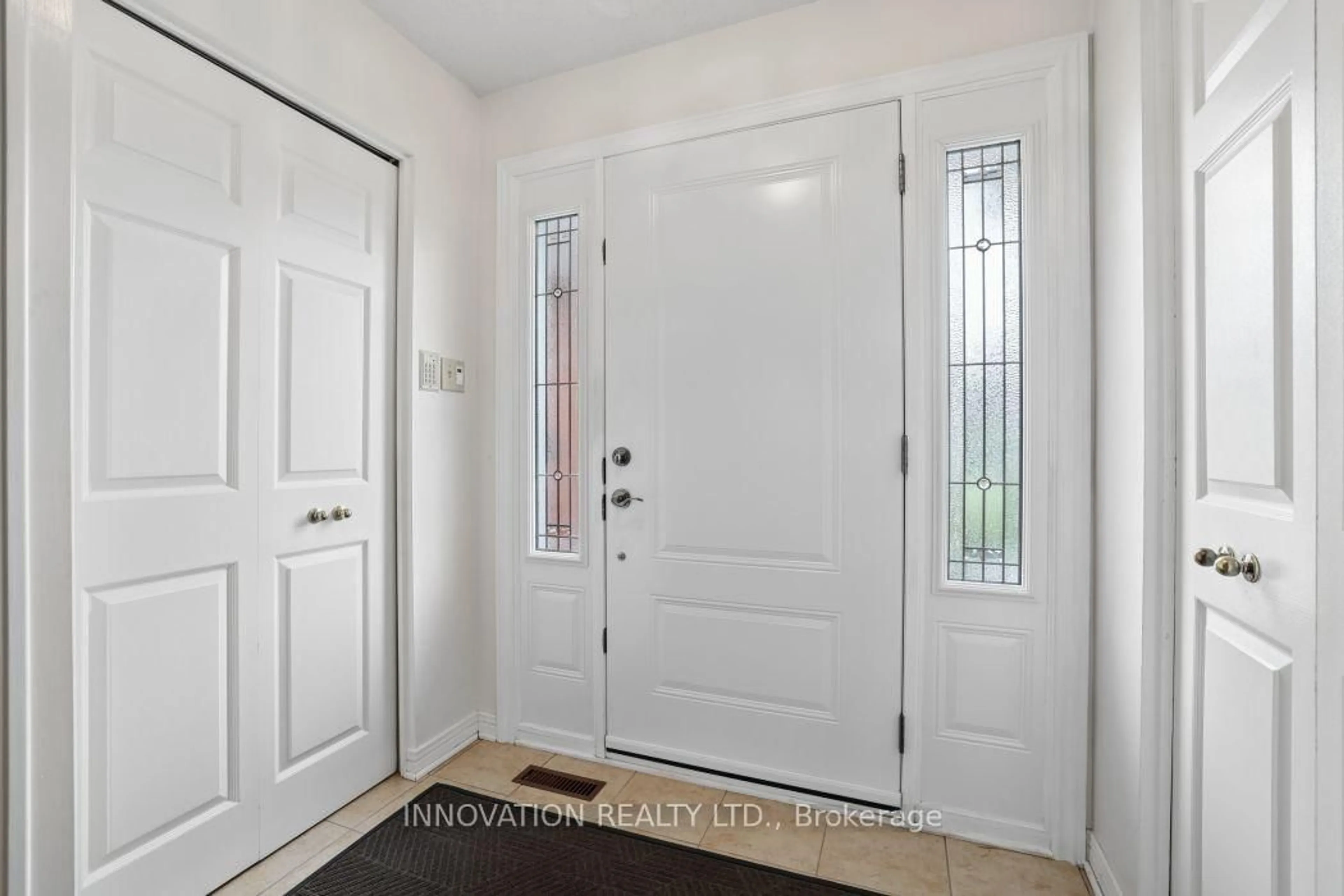 Indoor entryway for 64 Thare Cres, Barrhaven Ontario K2J 2P6