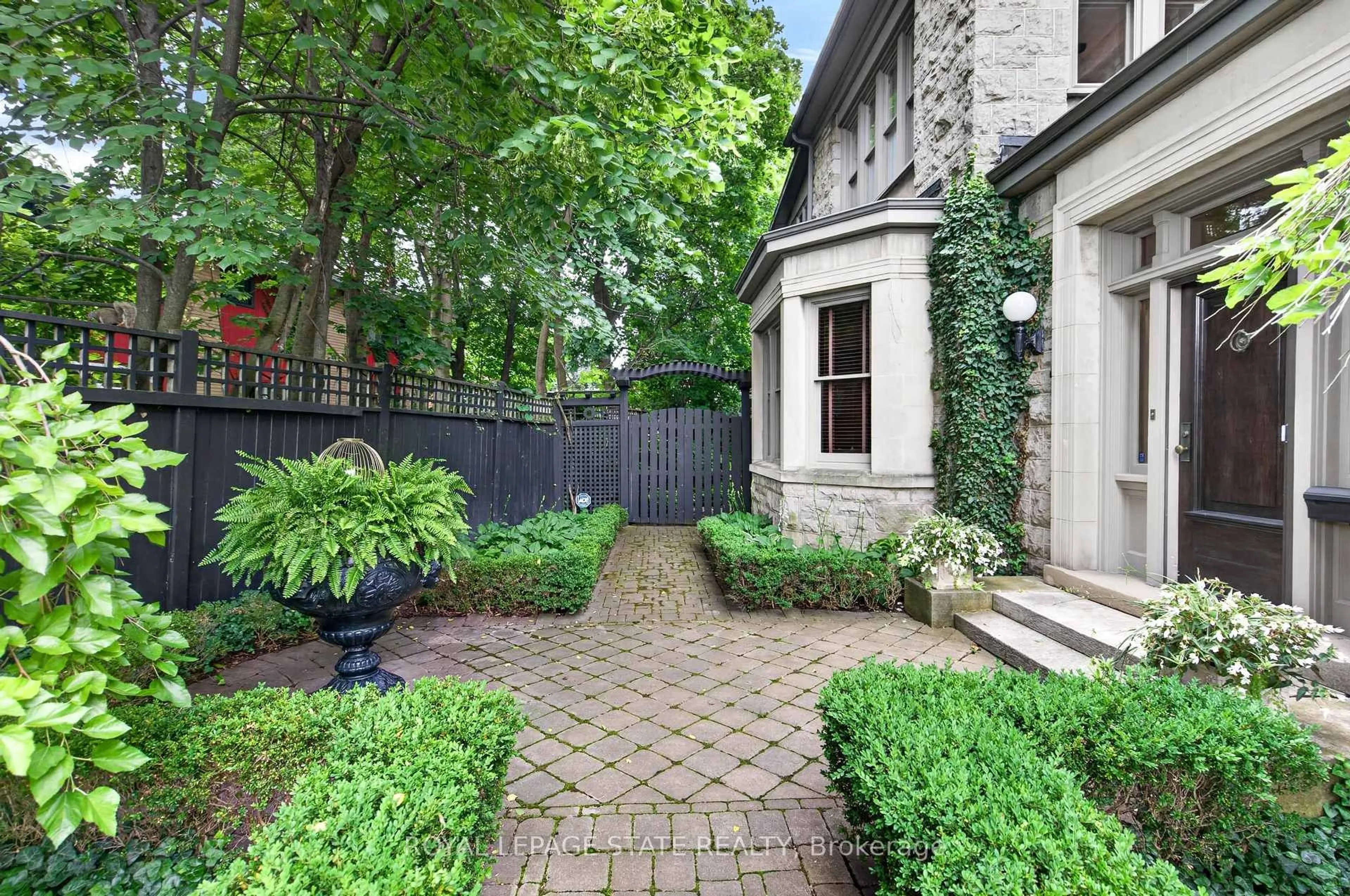 Patio, street for 77 Claremont Dr, Hamilton Ontario L9C 3N4