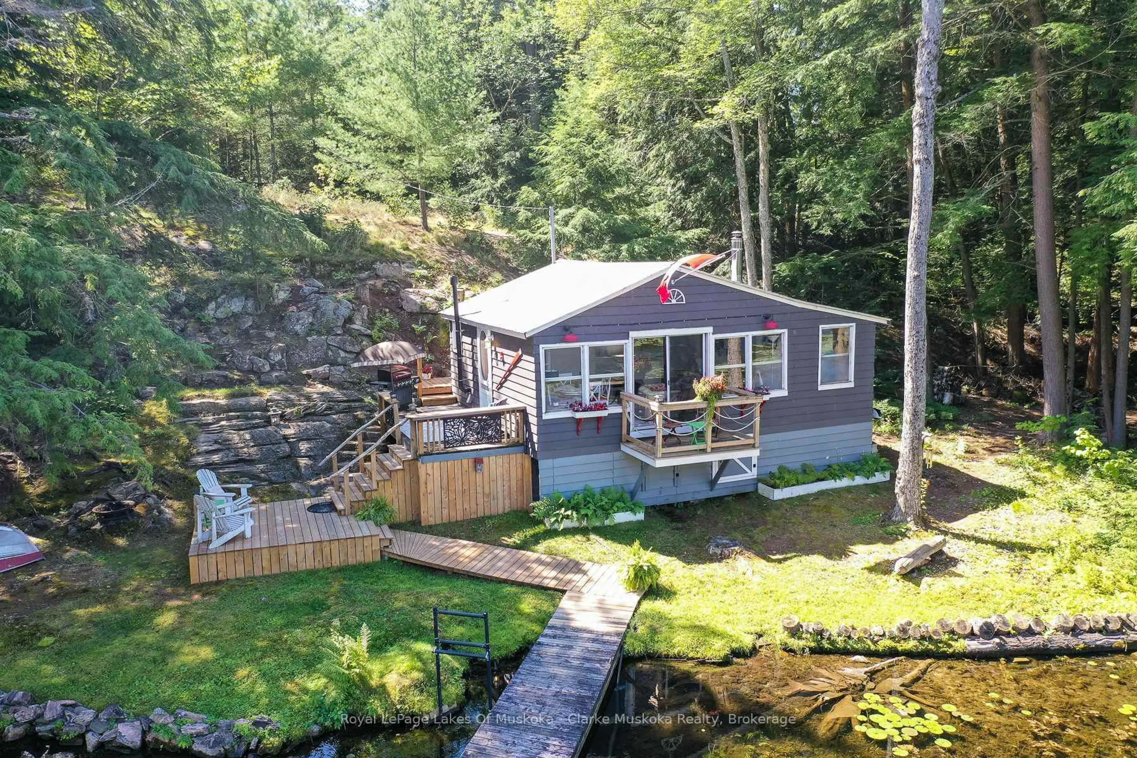 A pic from outside/outdoor area/front of a property/back of a property/a pic from drone, water/lake/river/ocean view for 38 Island 130 Severn River, Georgian Bay Ontario L0K 1S0