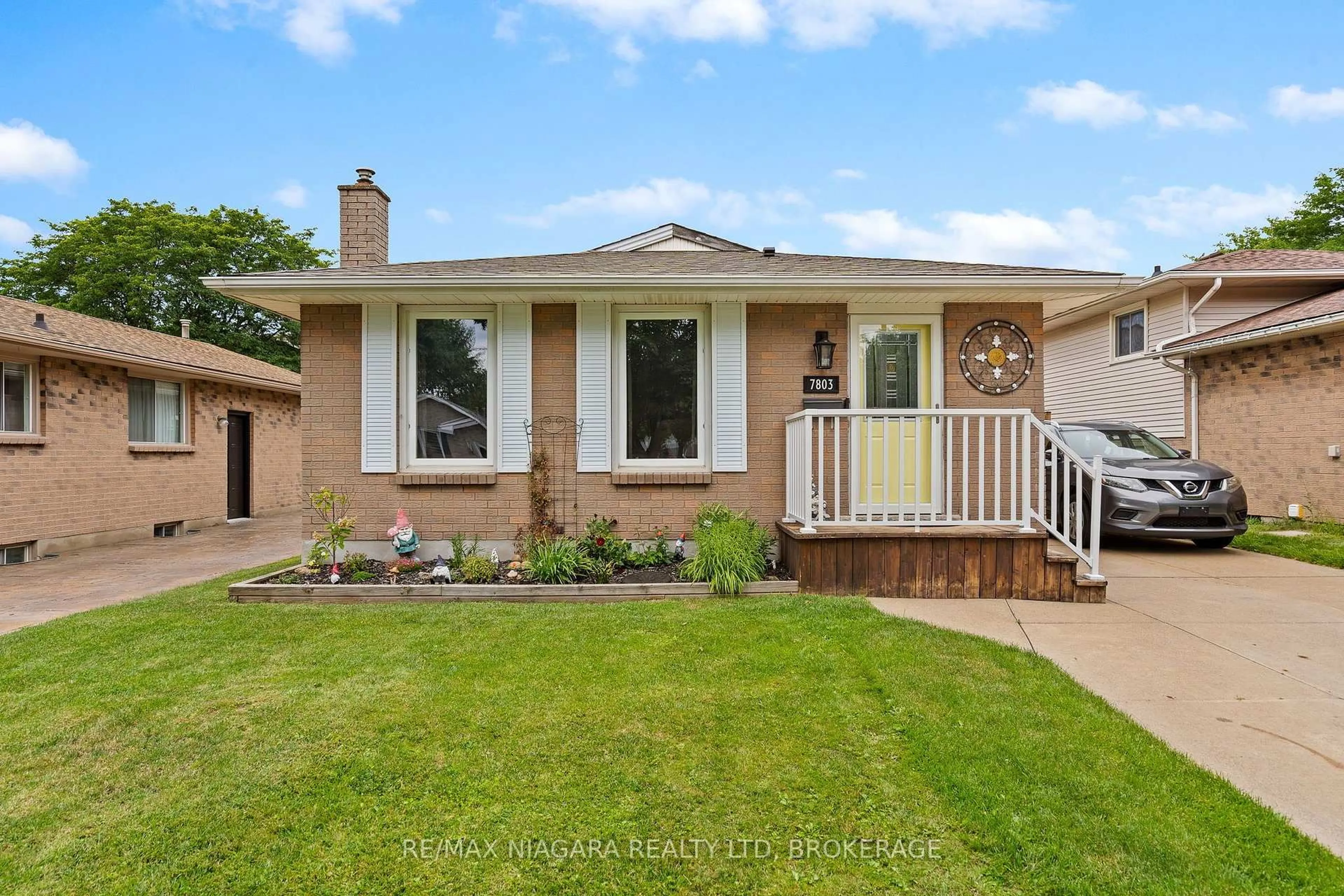 Home with brick exterior material, street for 7803 Salisbury Pl, Niagara Falls Ontario L2H 2N1