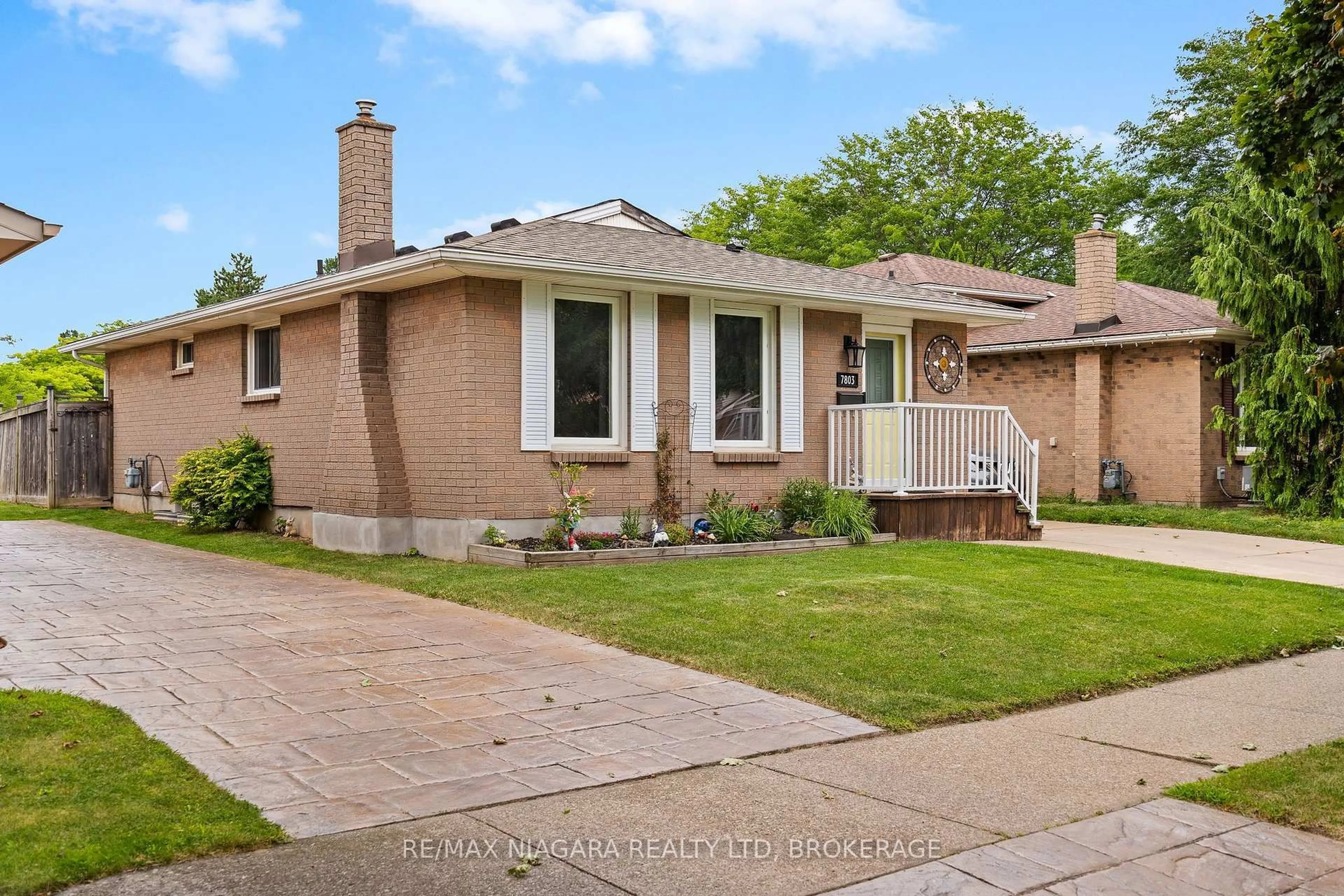 Home with brick exterior material, street for 7803 Salisbury Pl, Niagara Falls Ontario L2H 2N1