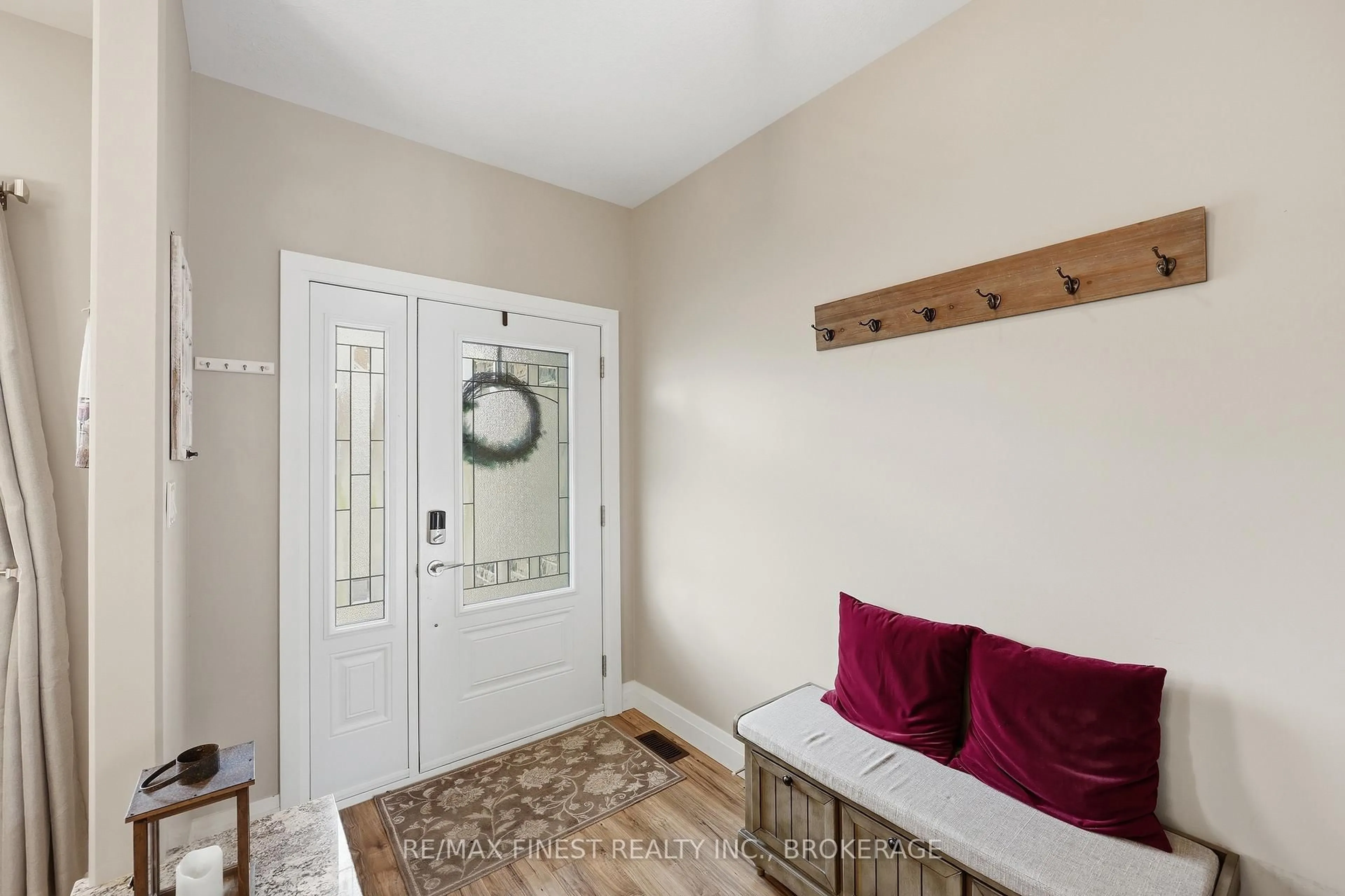 Indoor entryway for 386 Nalon Rd, Gananoque Ontario K7G 0A3