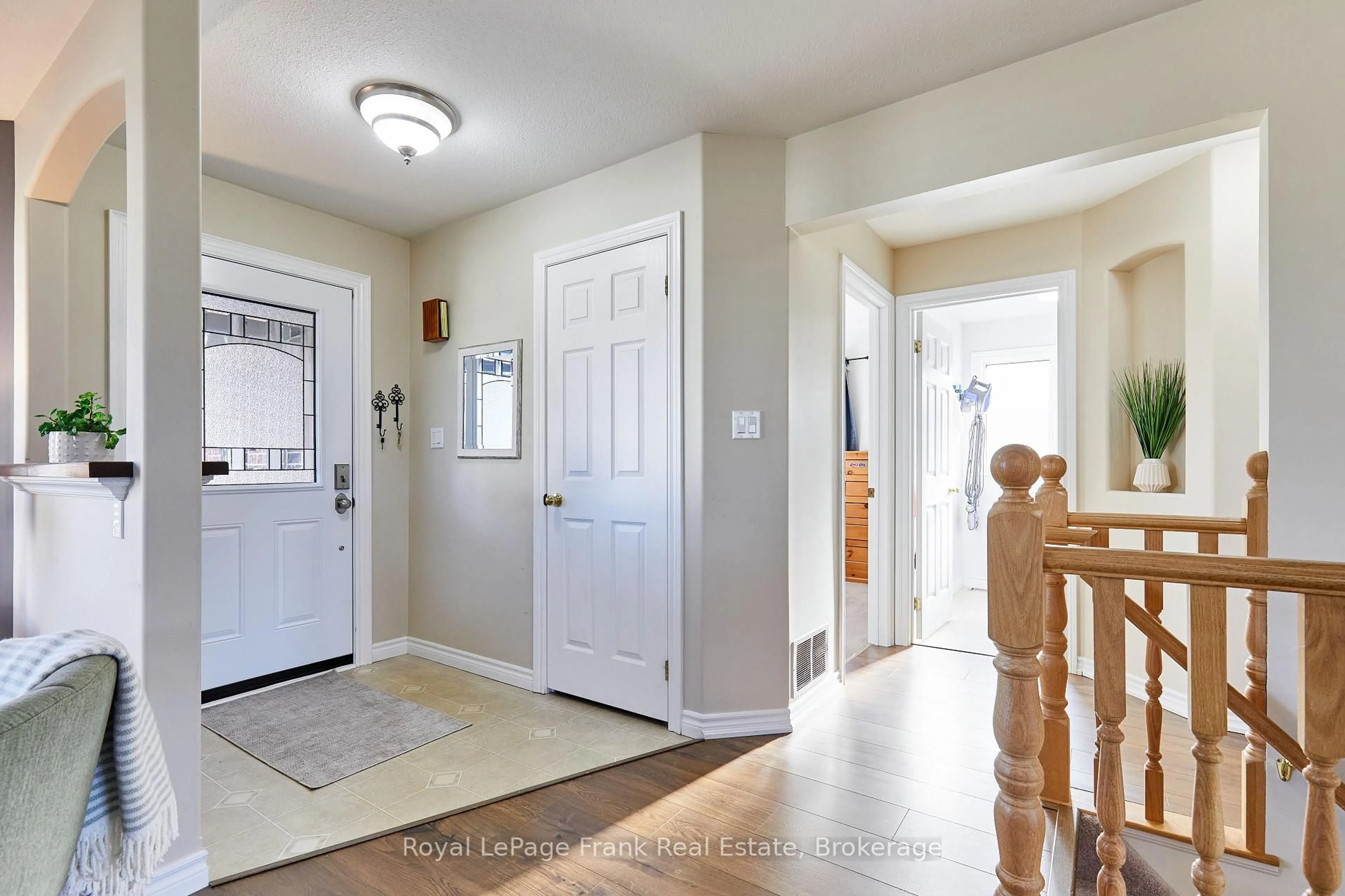 Indoor entryway for 24 Beverly St, Kawartha Lakes Ontario K9V 4Y7