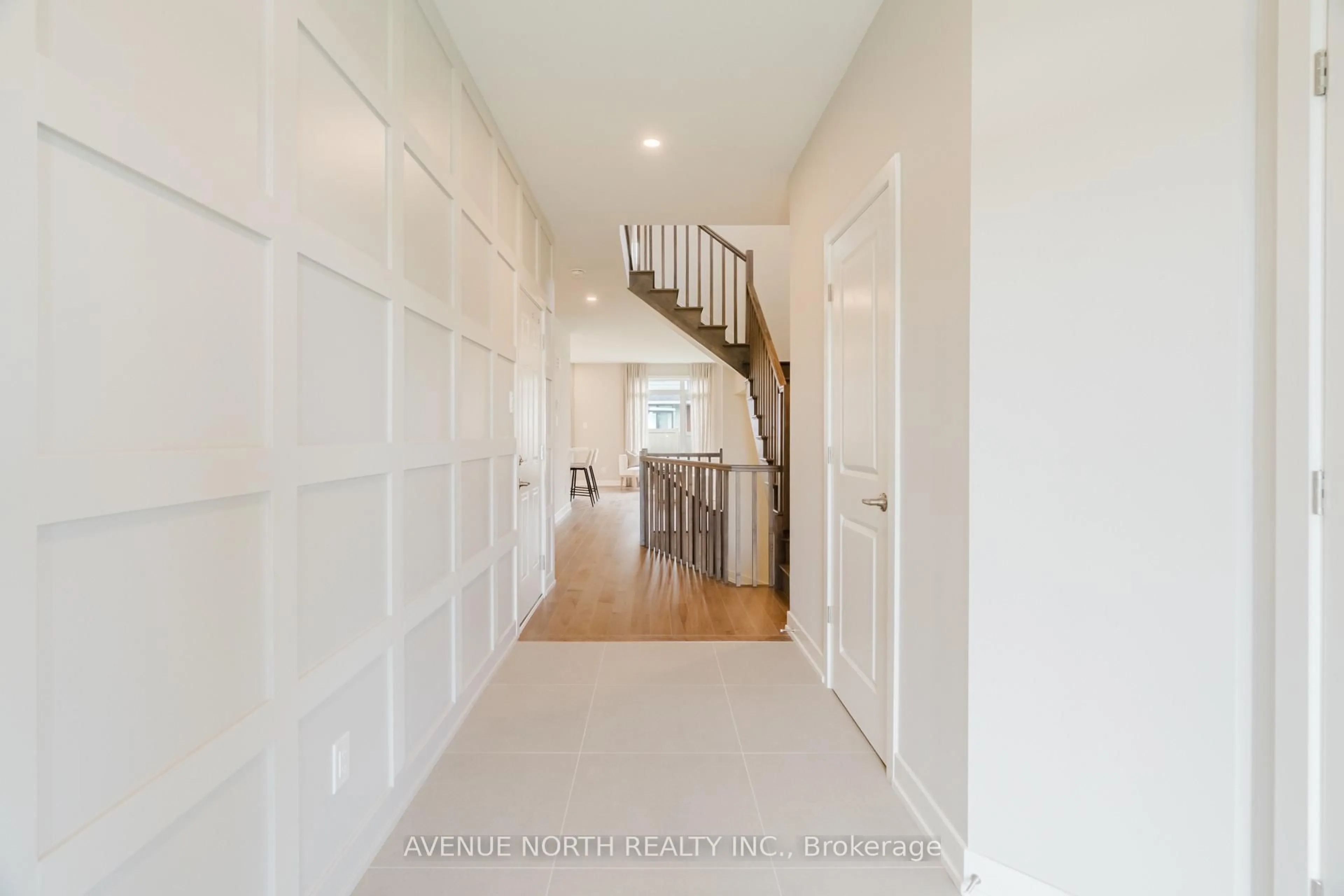 Indoor entryway for 1200 Spoor St, Kanata Ontario K2W 0N5