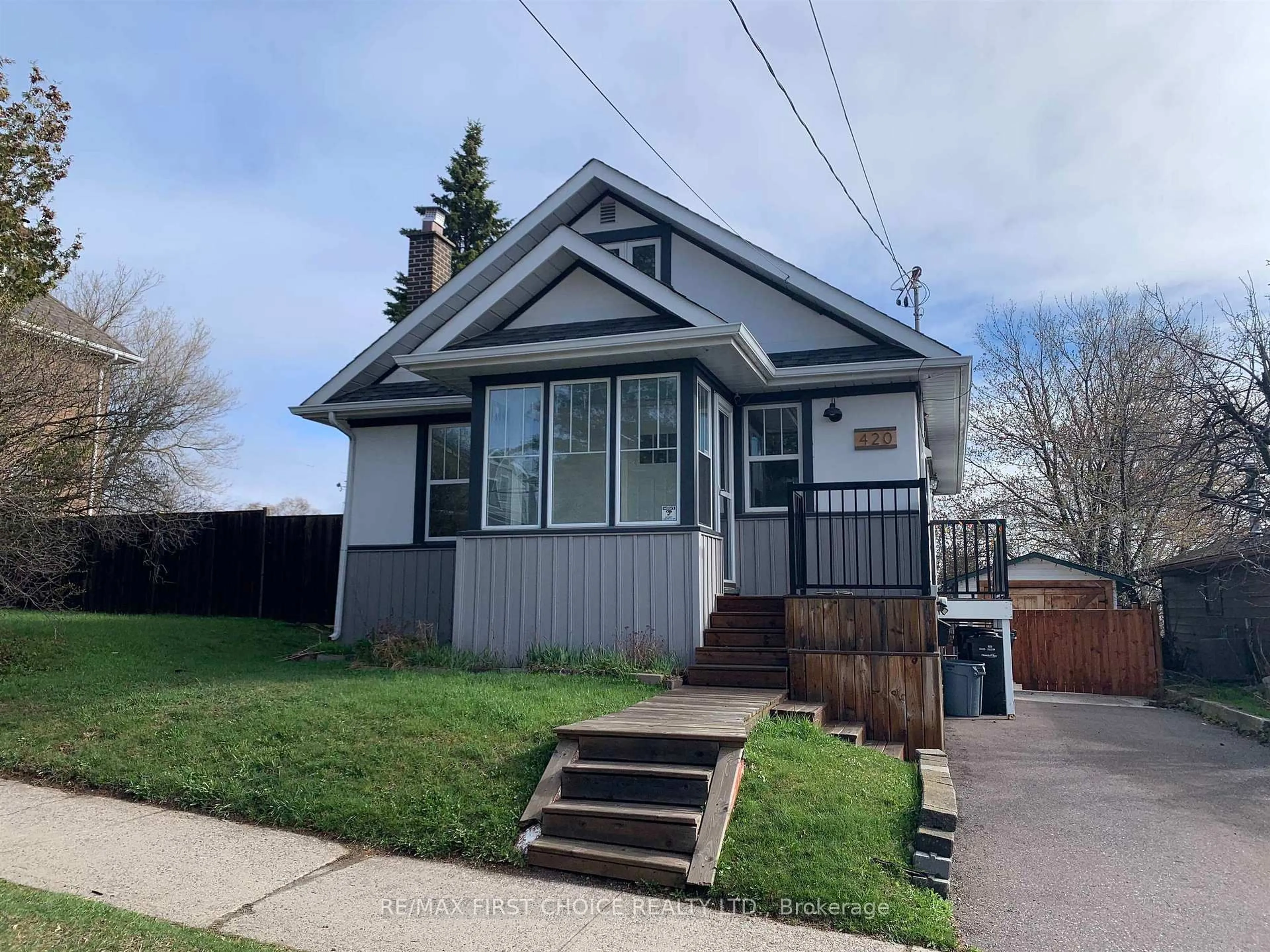 Home with vinyl exterior material, street for 420 Van Norman St, Thunder Bay Ontario P7A 4C7