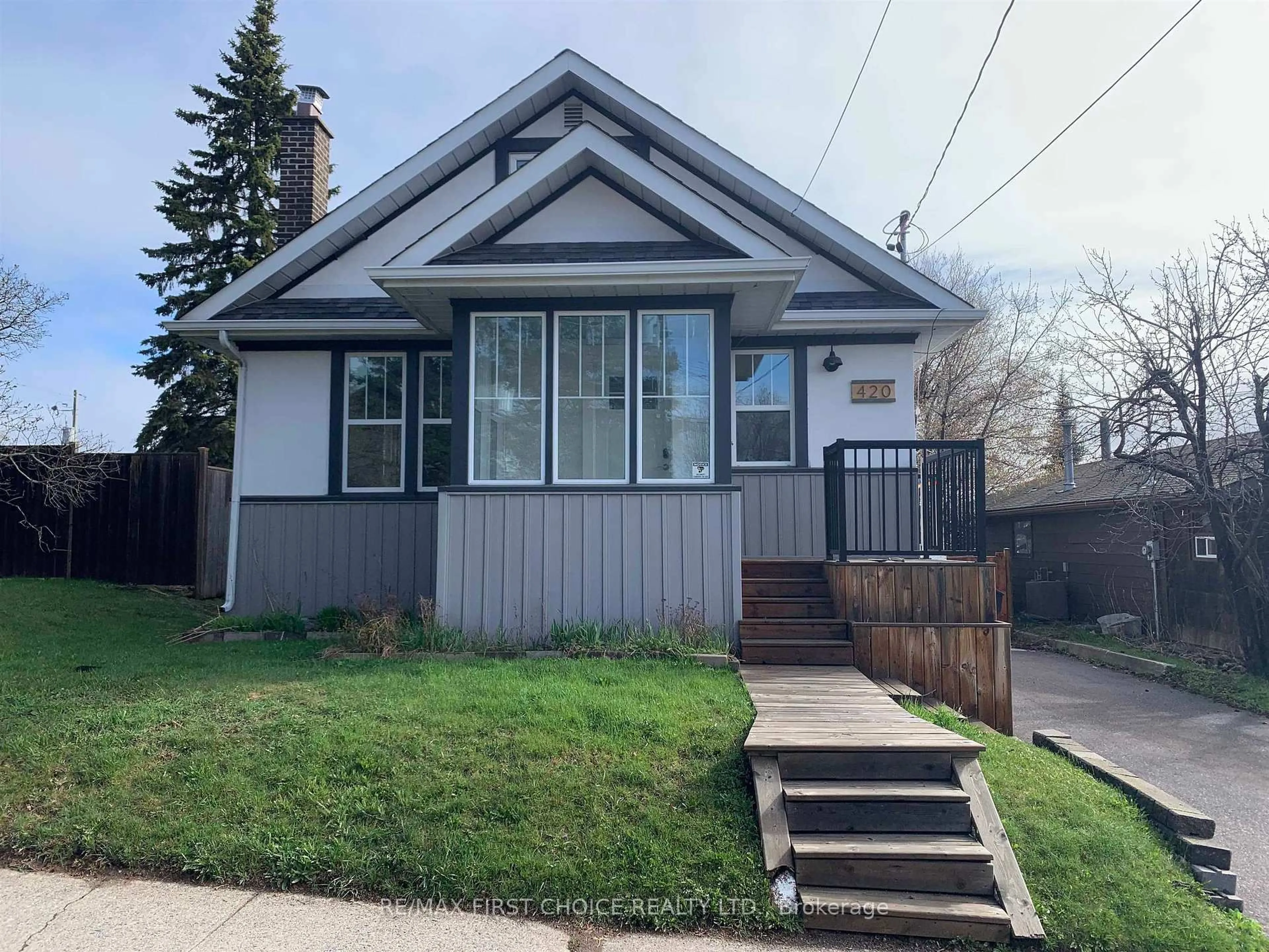 Home with vinyl exterior material, street for 420 Van Norman St, Thunder Bay Ontario P7A 4C7