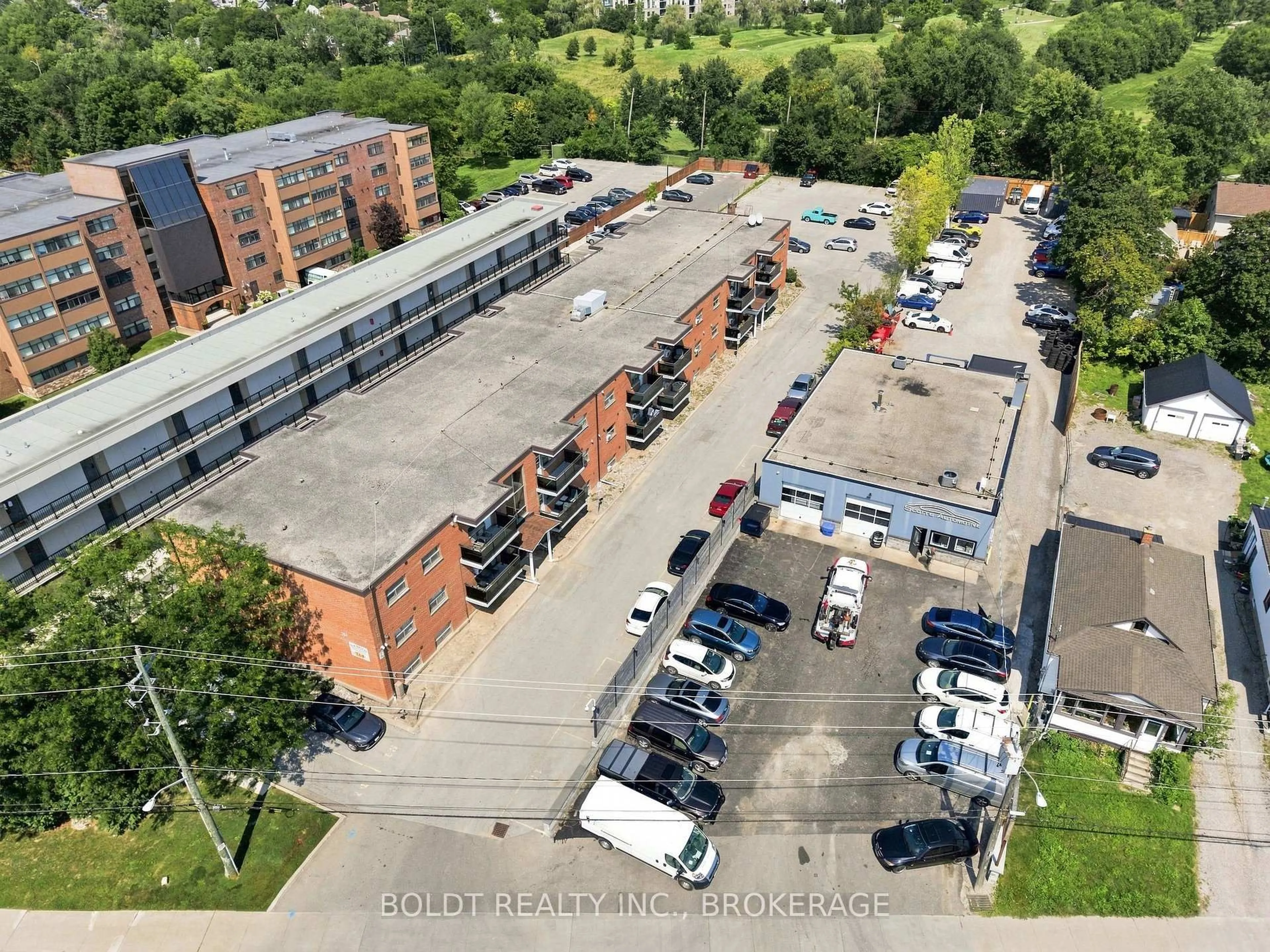 A pic from outside/outdoor area/front of a property/back of a property/a pic from drone, building for 264 Oakdale Ave #307, St. Catharines Ontario L2P 2K4
