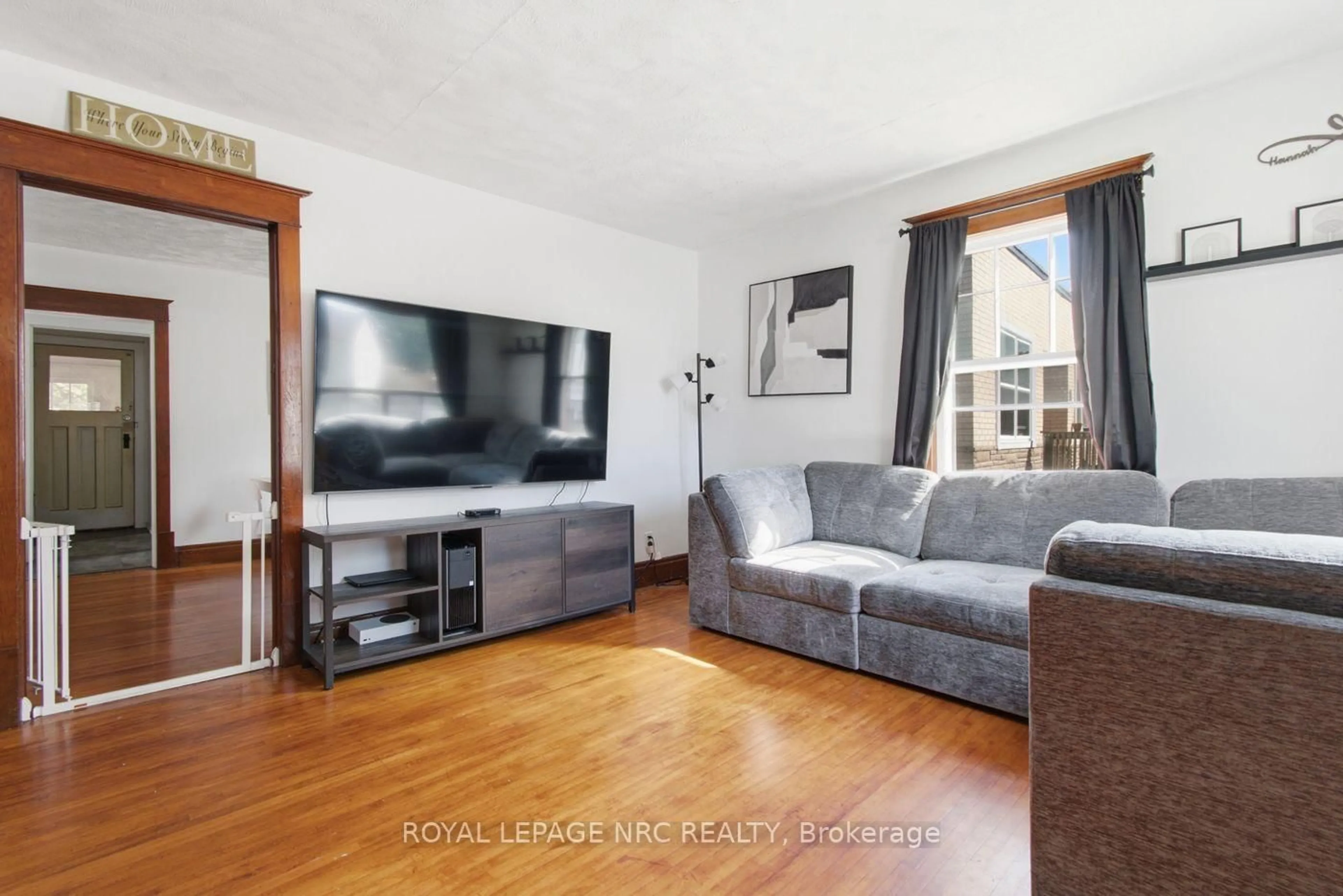 Living room with furniture, unknown for 79 Carlton St, St. Catharines Ontario L2R 1R1
