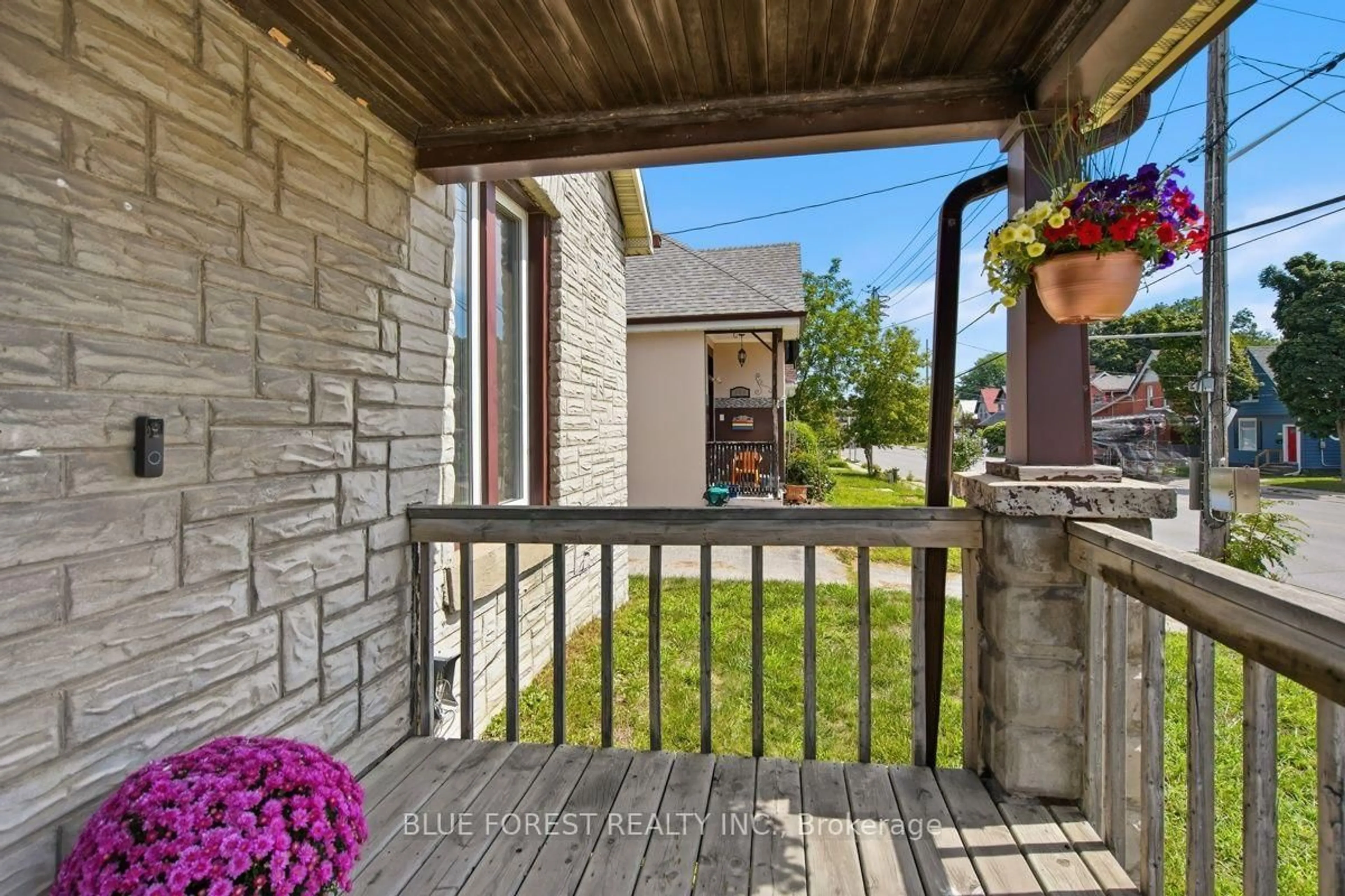 Patio, street for 1054 FLORENCE St, London East Ontario N5W 2M8