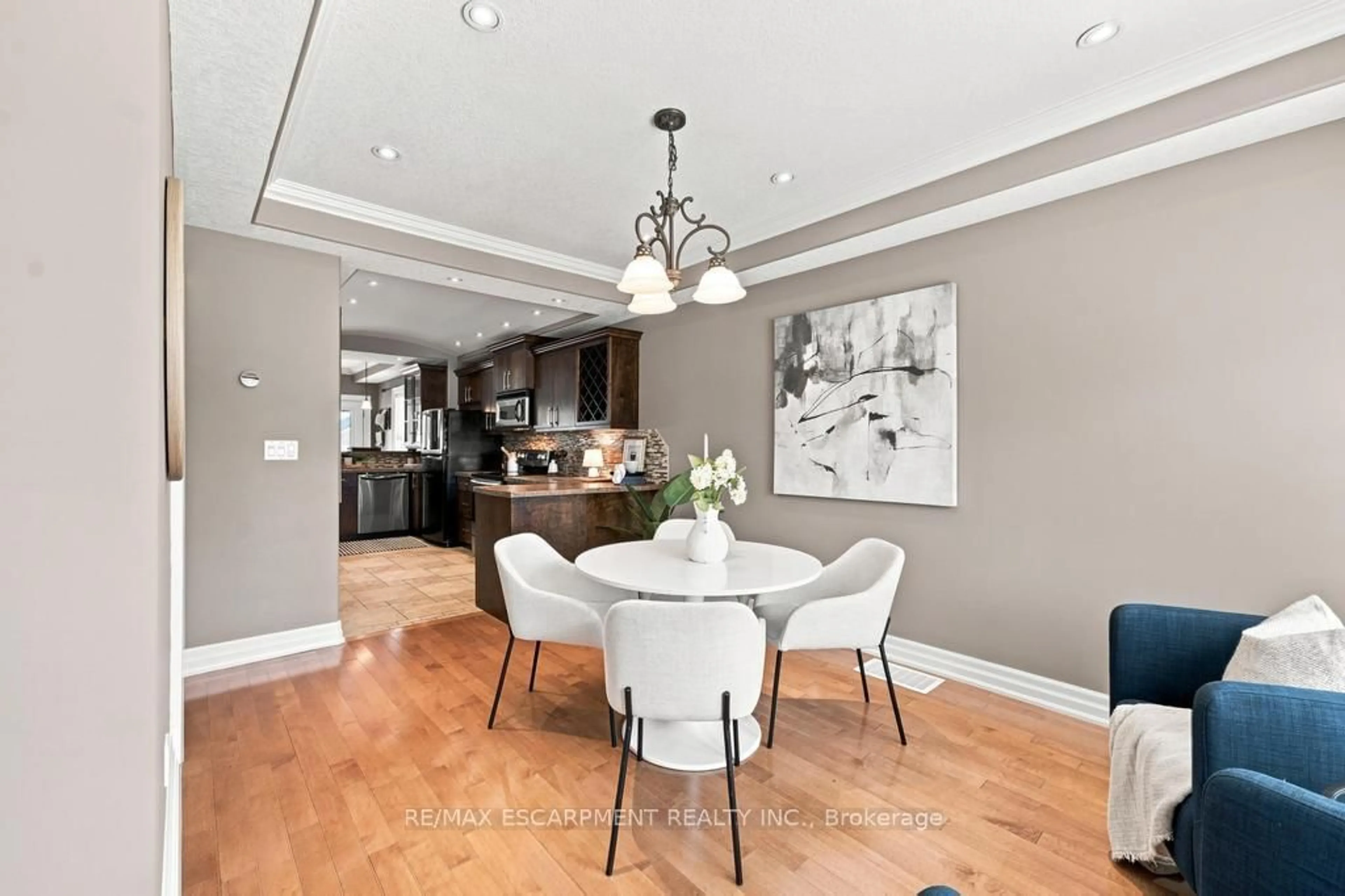 Unknown for 105 Munn St, Hamilton Ontario L8V 1K5