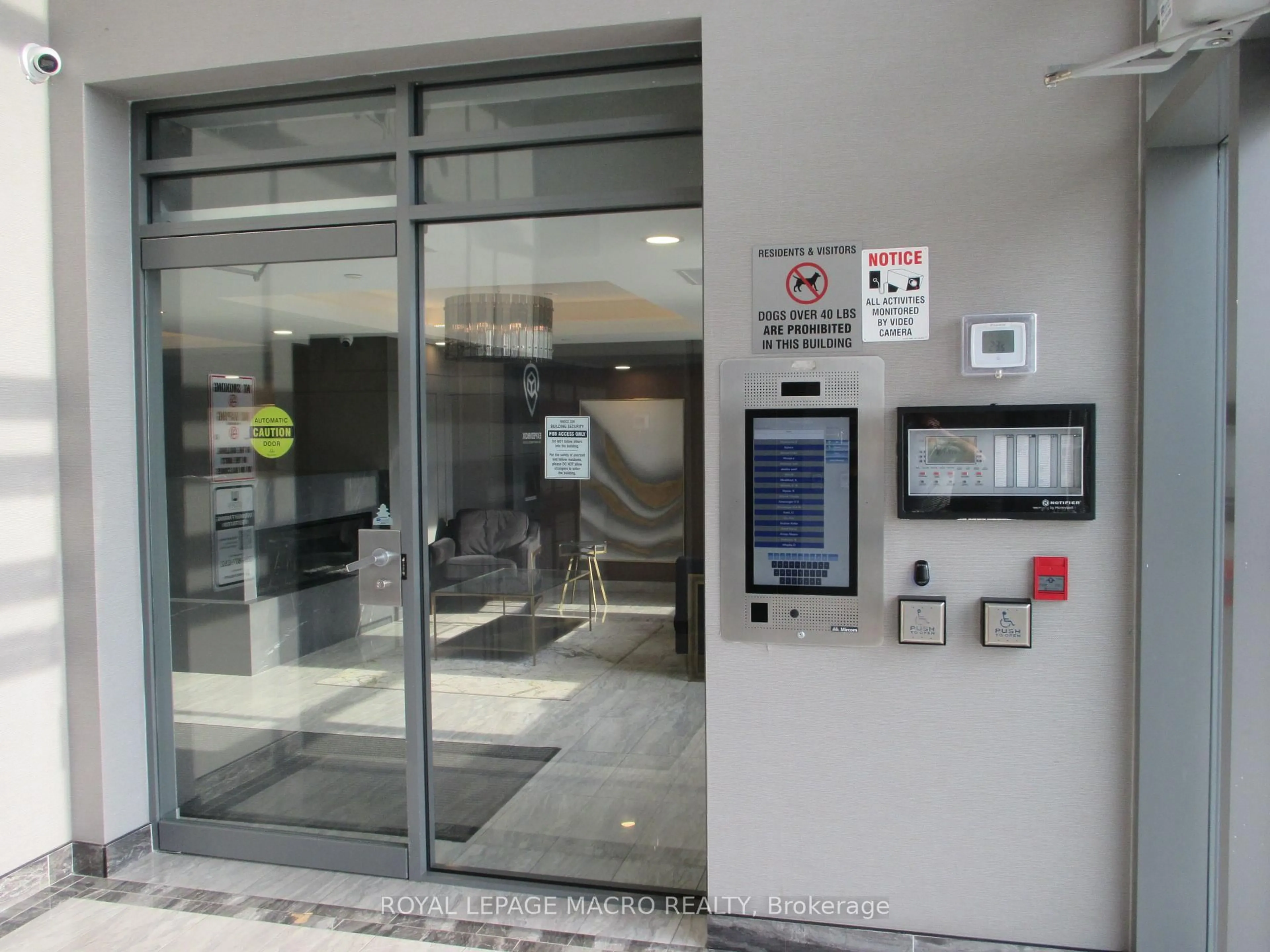 Indoor foyer for 5055 Greenlane Rd #533, Lincoln Ontario L0R 1B3
