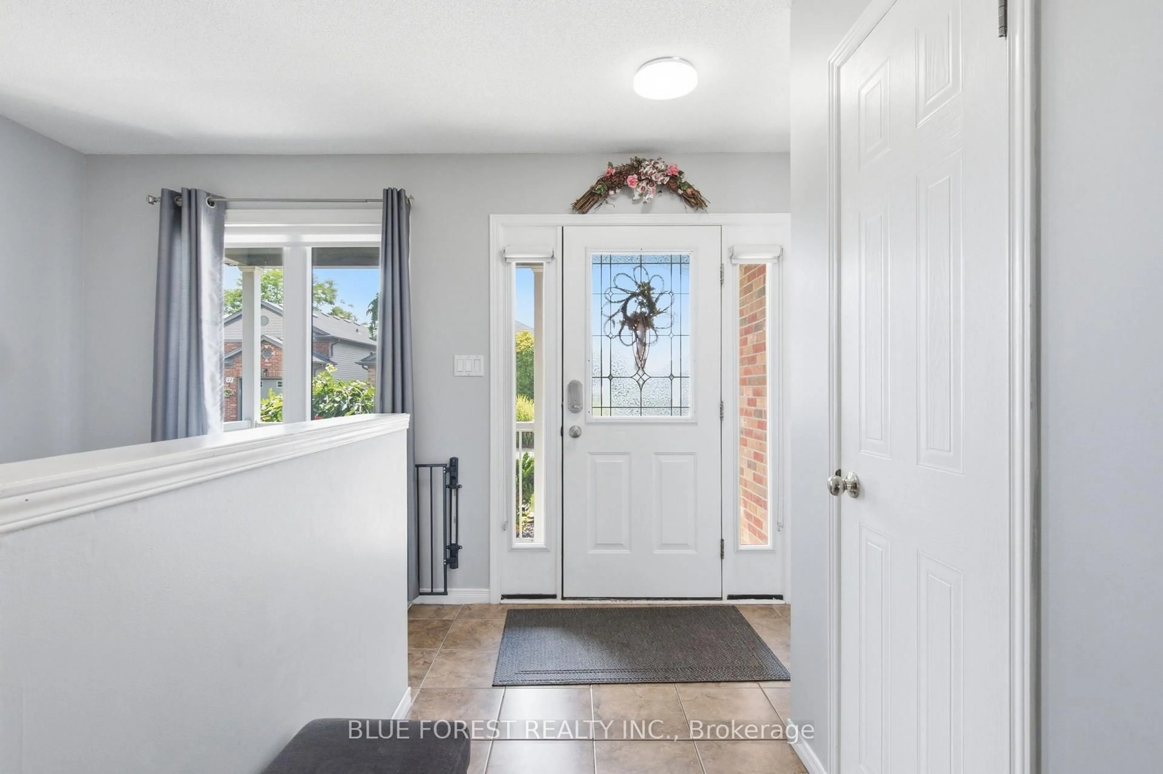 Indoor entryway for 335 Lighthouse Rd #28, London South Ontario N6M 1J8