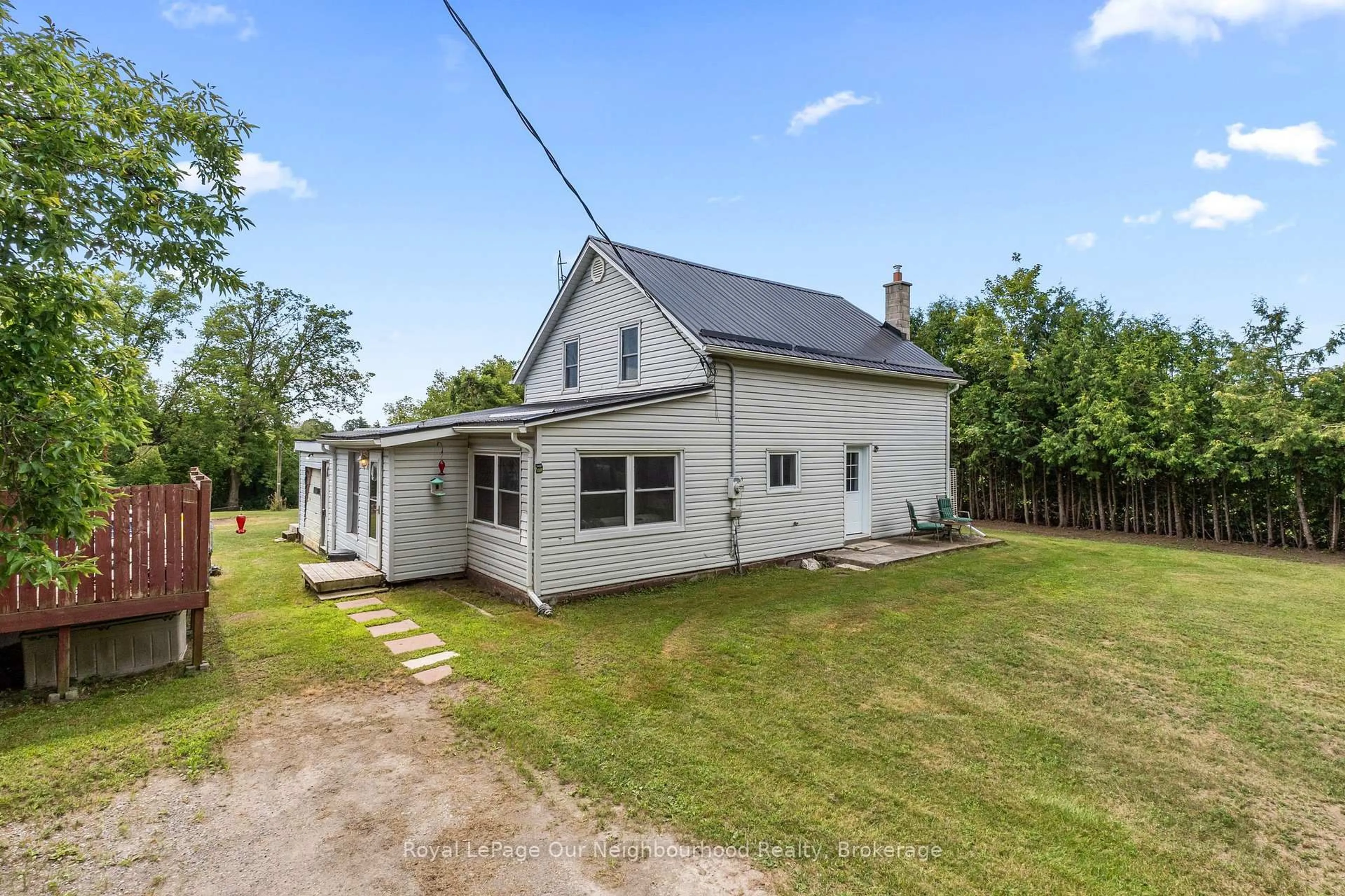 A pic from outside/outdoor area/front of a property/back of a property/a pic from drone, building for 377 Crandall Rd, Cramahe Ontario K0K 1S0