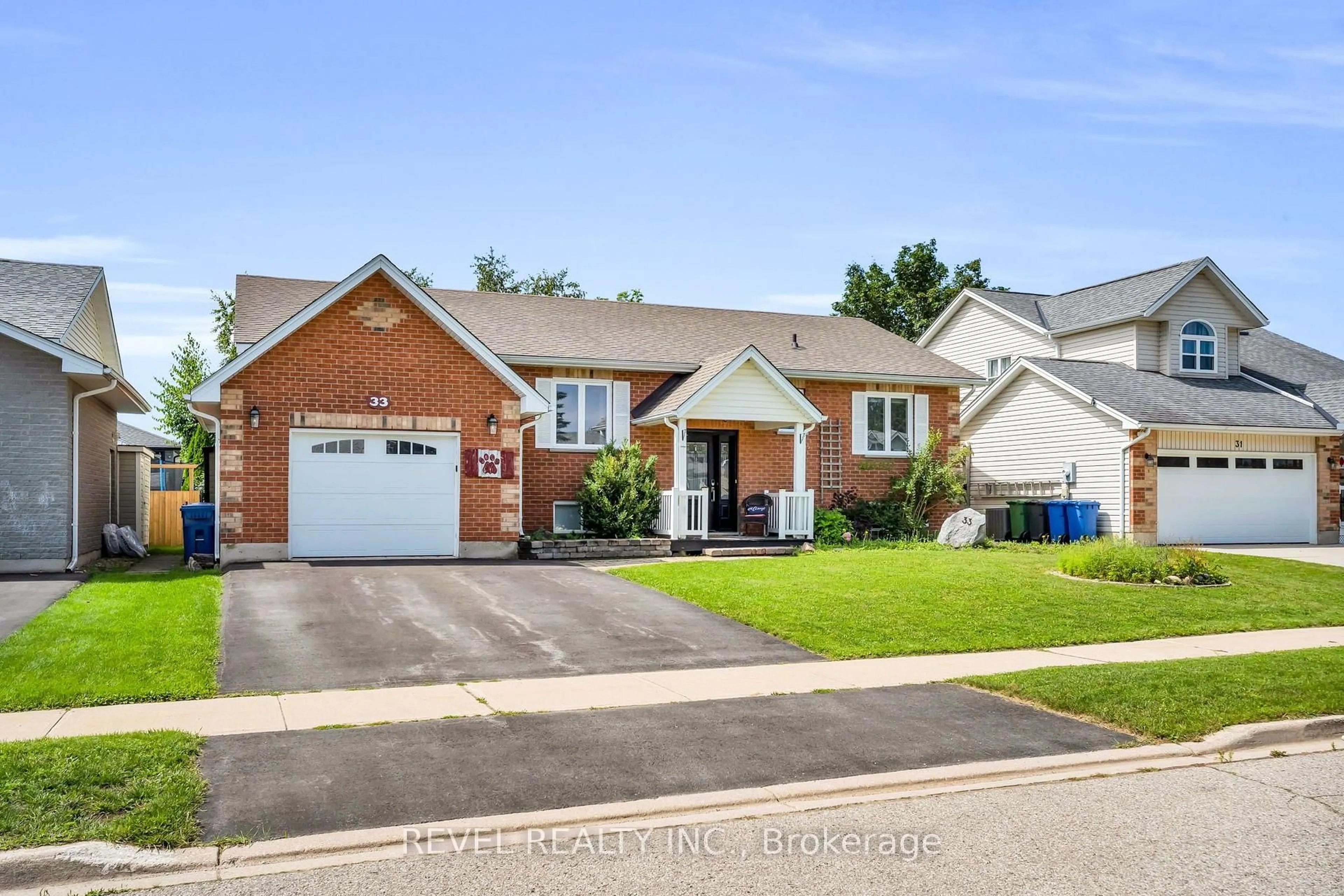 Home with brick exterior material, street for 33 Wilson Cres, Southgate Ontario N0C 1B0