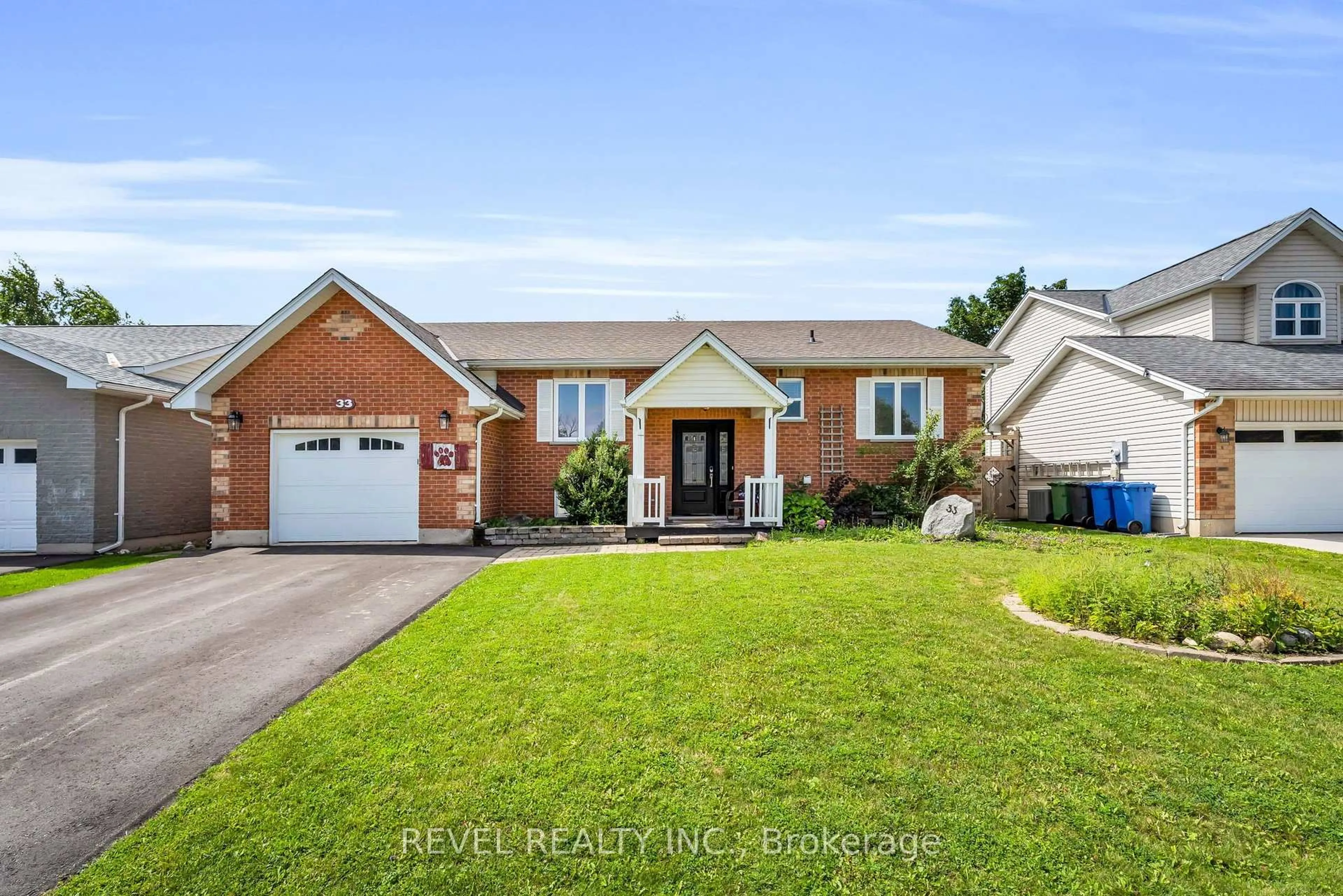 Home with brick exterior material, street for 33 Wilson Cres, Southgate Ontario N0C 1B0