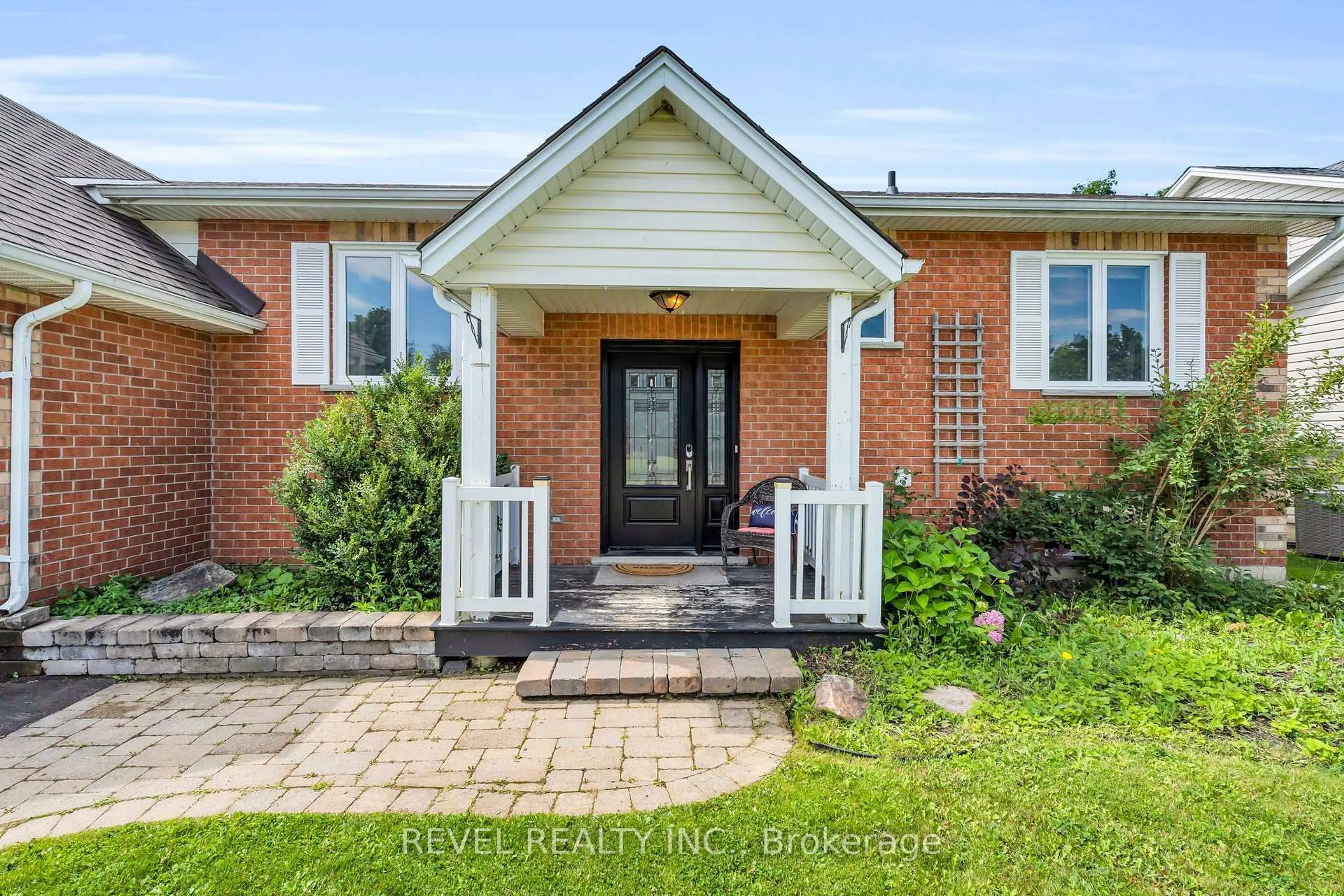 Home with brick exterior material, street for 33 Wilson Cres, Southgate Ontario N0C 1B0