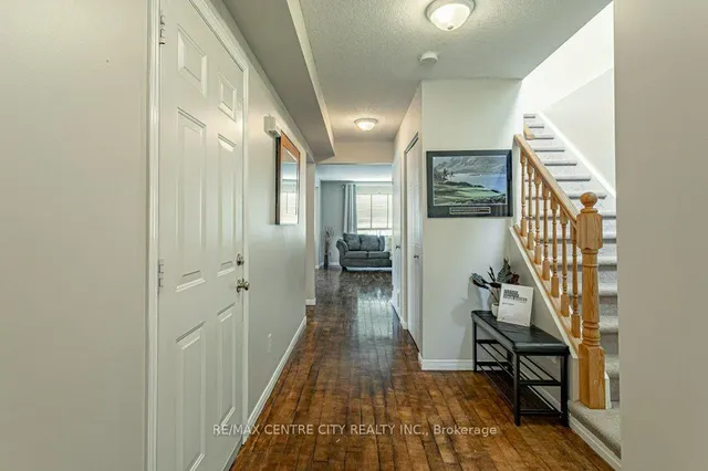 320 Rossmore Crt, London South 5