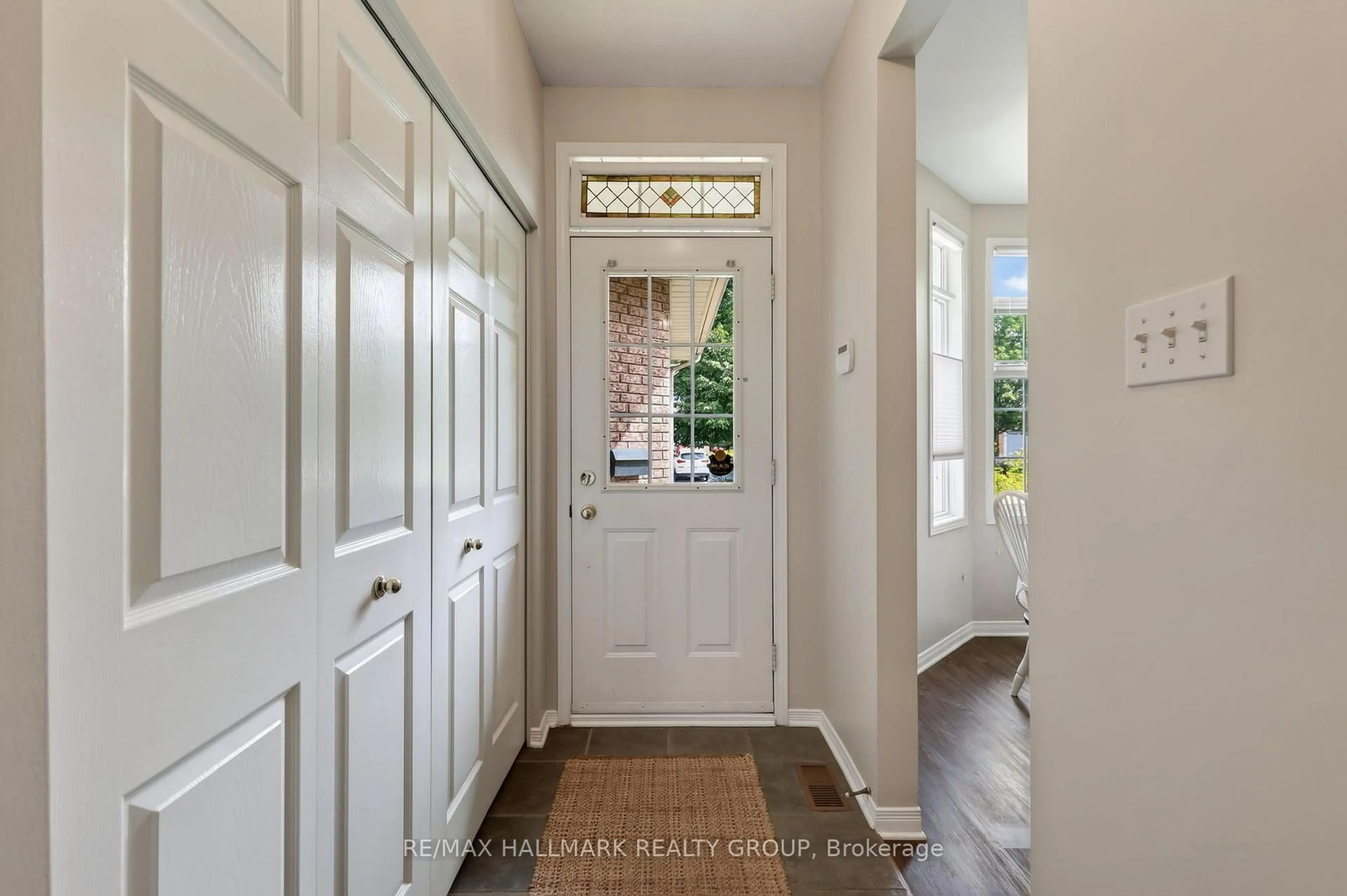 Indoor entryway for 95 College Circ, Ottawa Ontario K1K 4R9