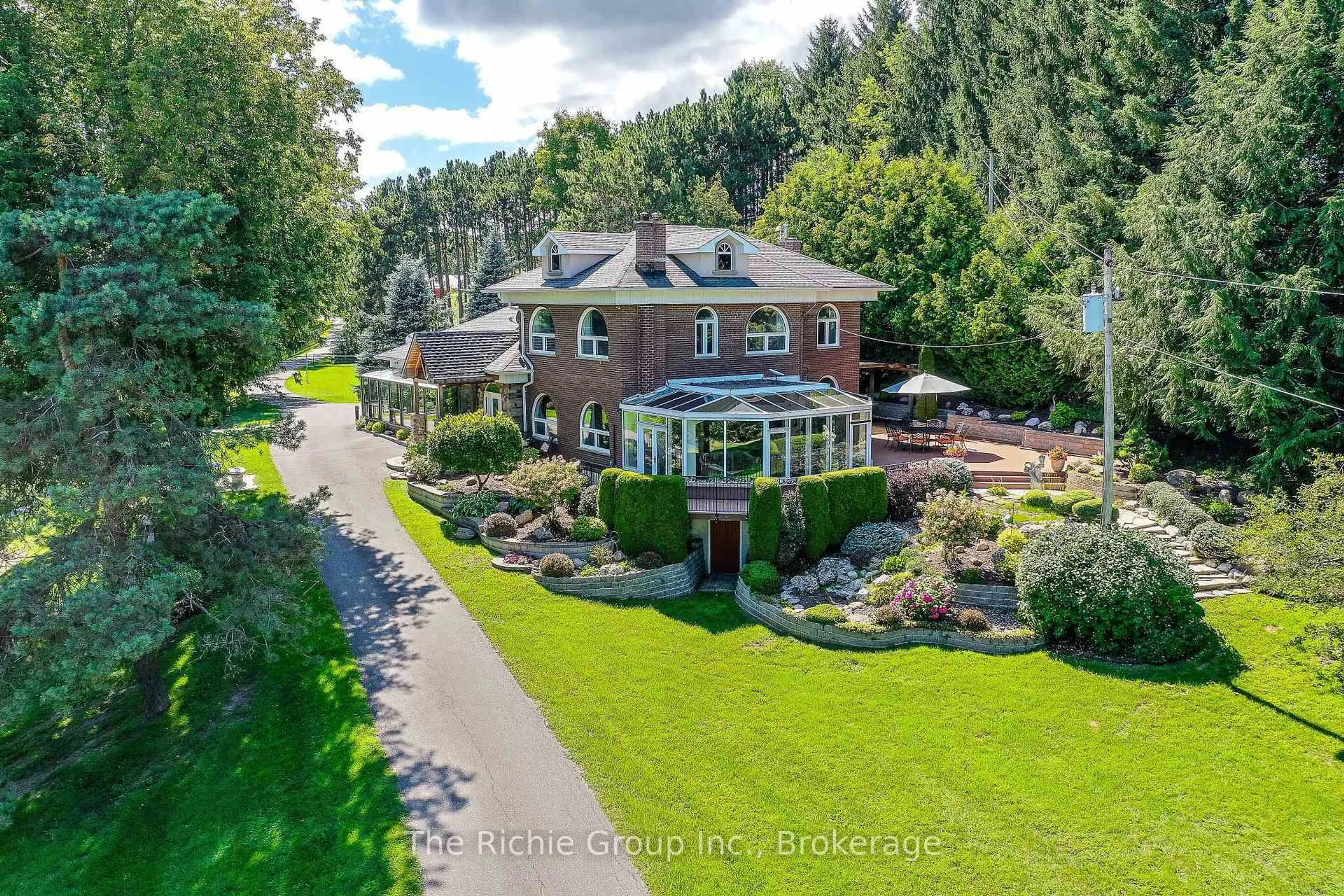 A pic from outside/outdoor area/front of a property/back of a property/a pic from drone, unknown for 994030 Mono Adjala Town Line, Mono Ontario L9W 6H8
