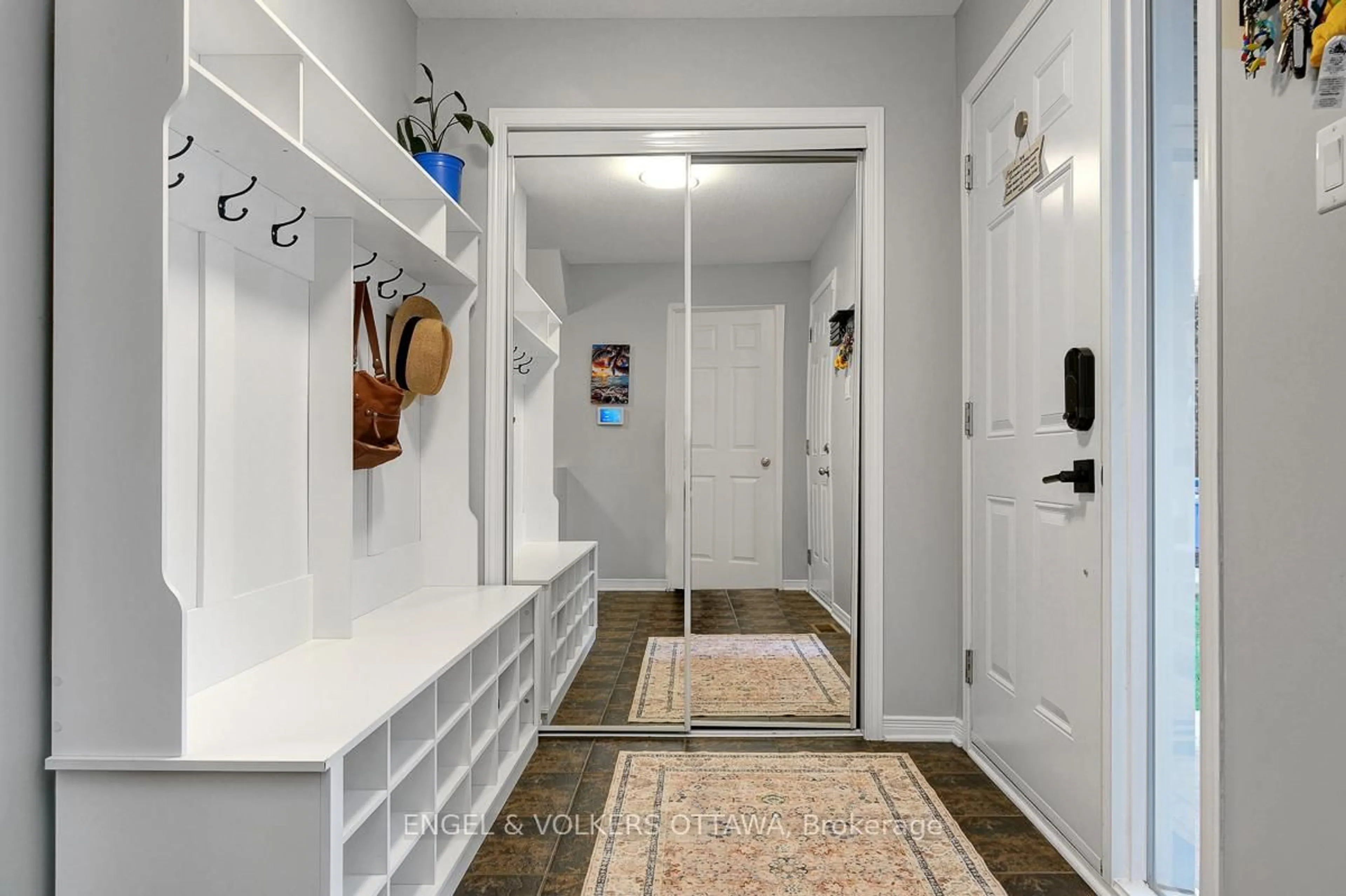 Indoor entryway for 938 Payer St, Clarence-Rockland Ontario K4K 1N2