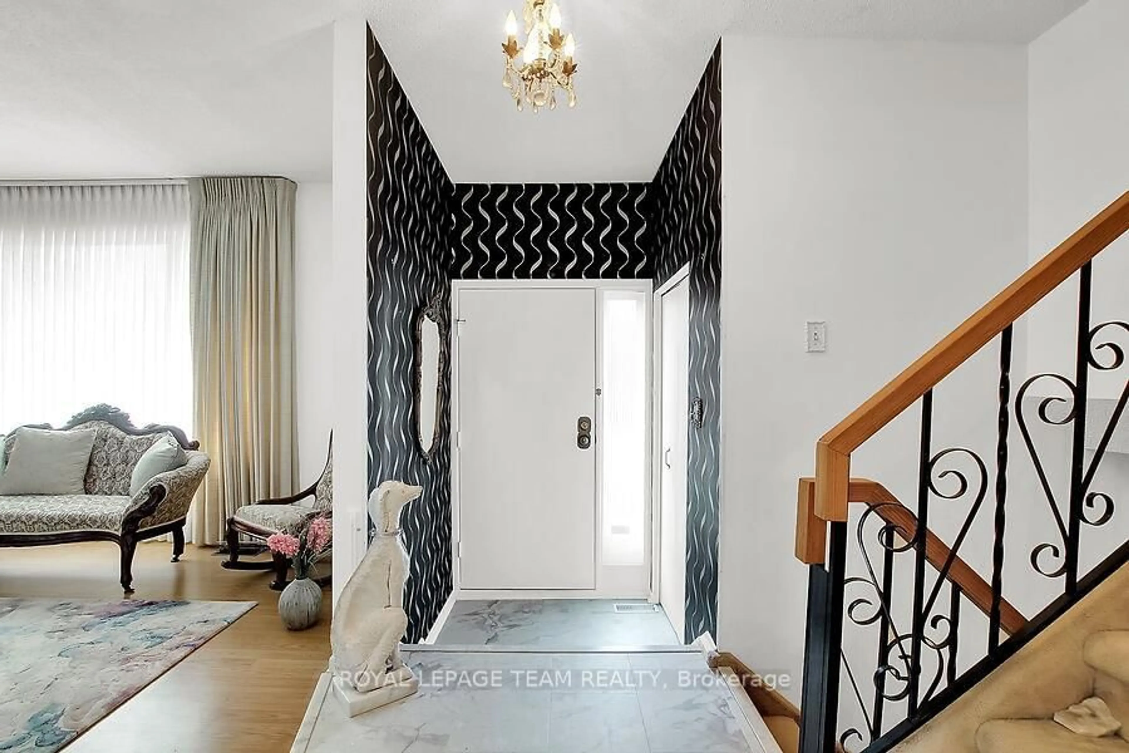 Indoor entryway for 31 Ross St, Smiths Falls Ontario K7A 4V7