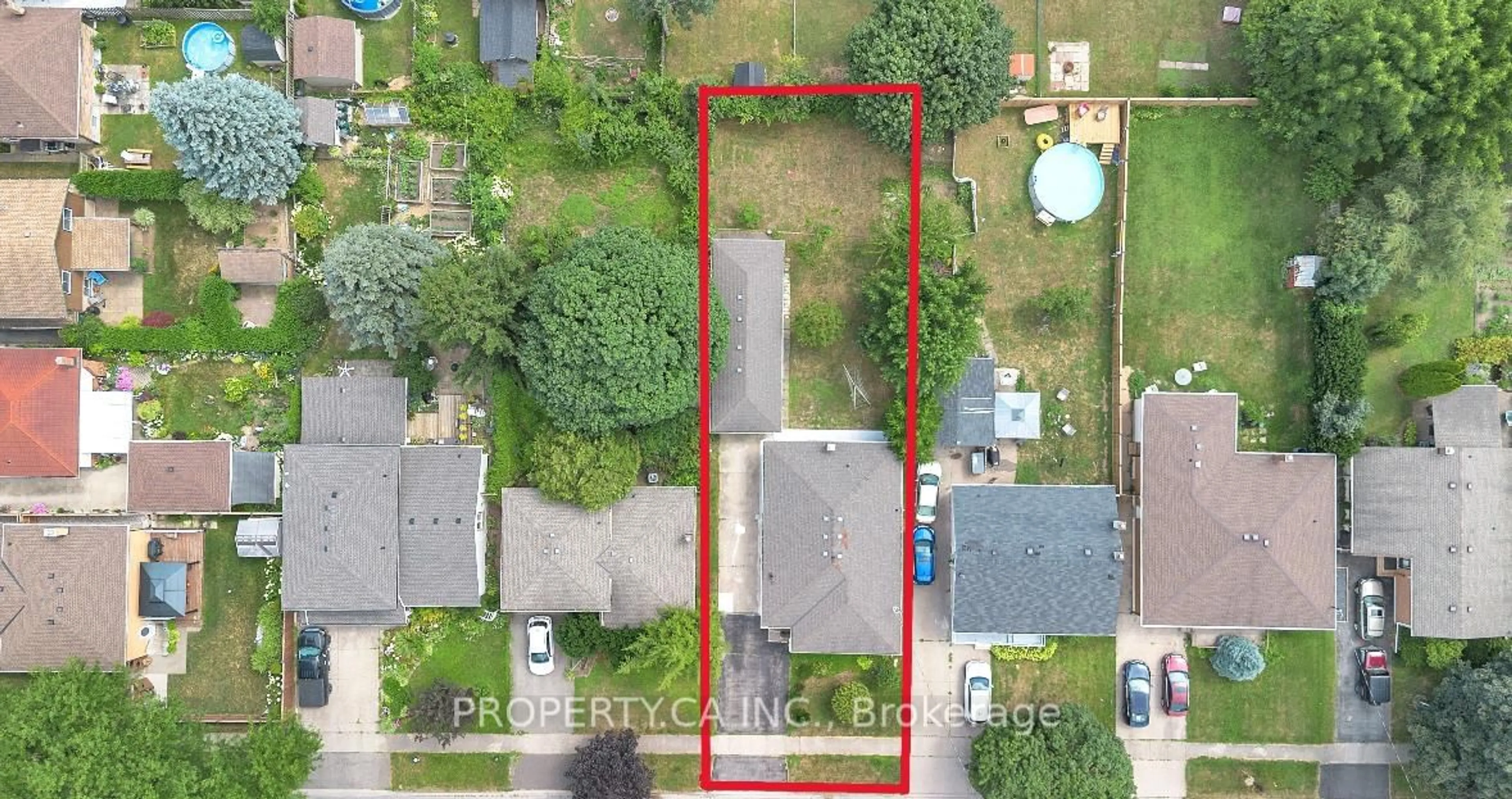 A pic from outside/outdoor area/front of a property/back of a property/a pic from drone, street for 6768 Keiffer St, Niagara Falls Ontario L2E 5K1