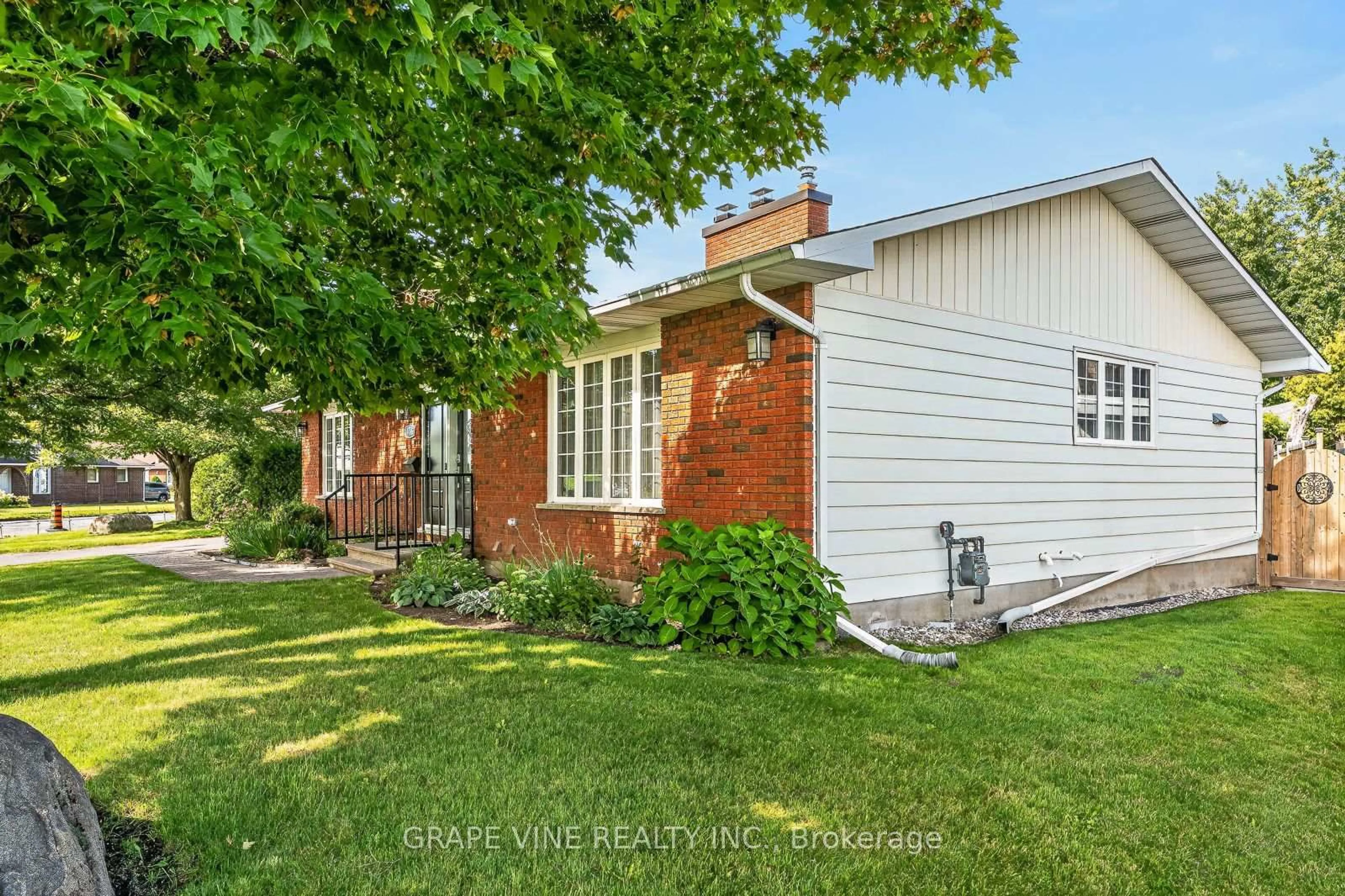 Home with brick exterior material, street for 1486 Ridgebrook Dr, Ottawa Ontario K1B 4H1