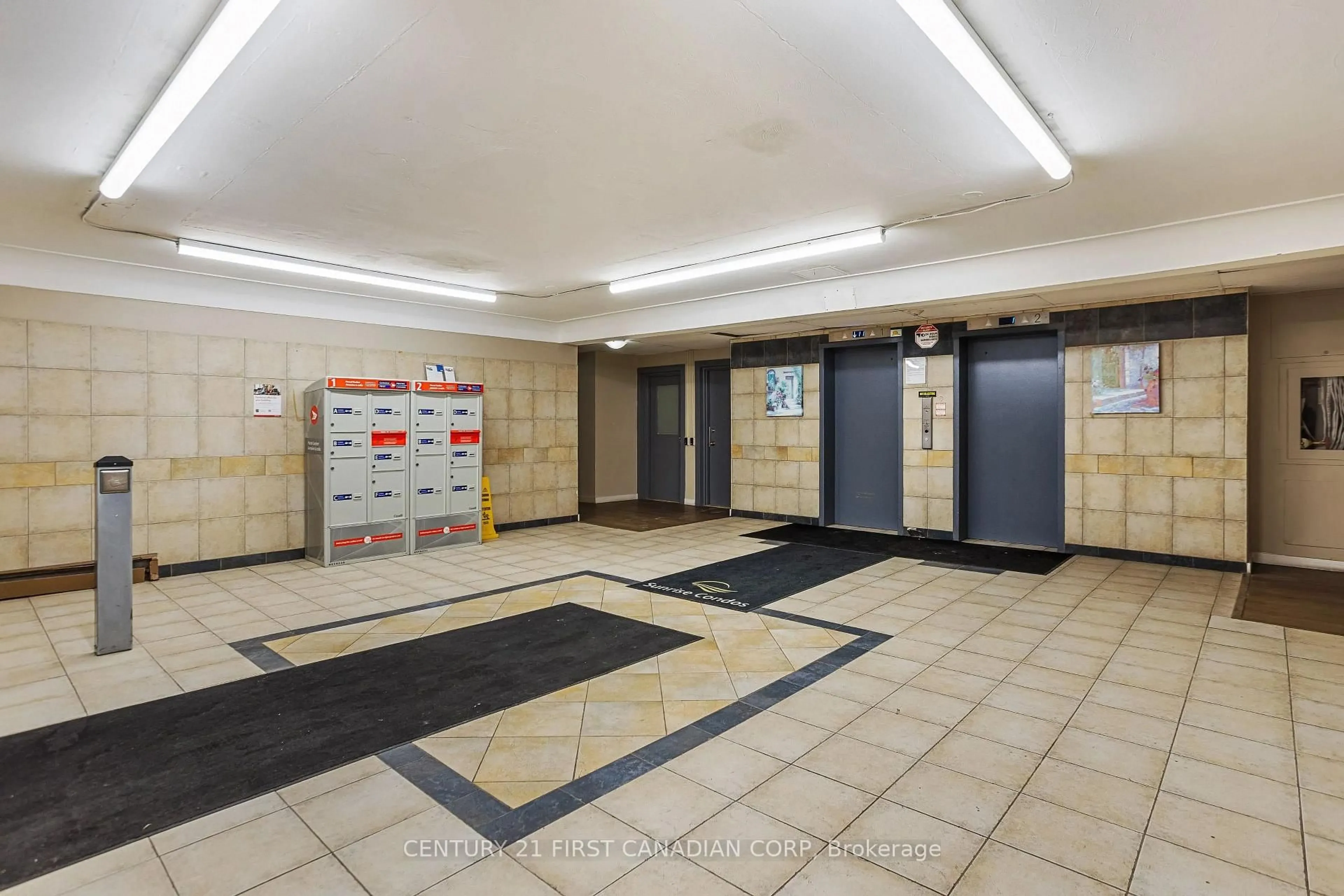 Indoor foyer for 583 Mornington Ave #1104, London East Ontario N5Y 3E9