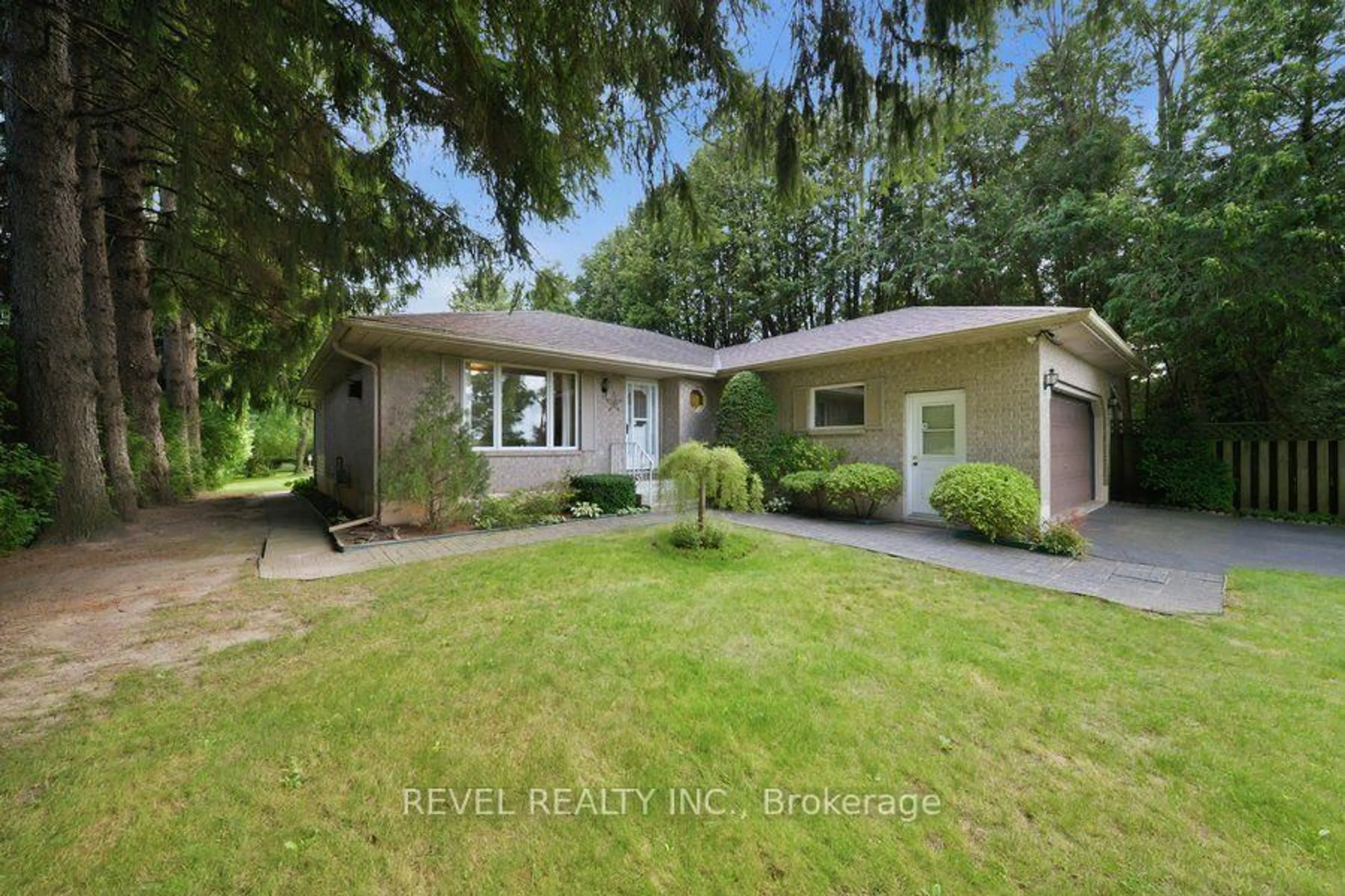 Home with vinyl exterior material, street for 70 Thirteenth St, Norfolk Ontario N3Y 4K3