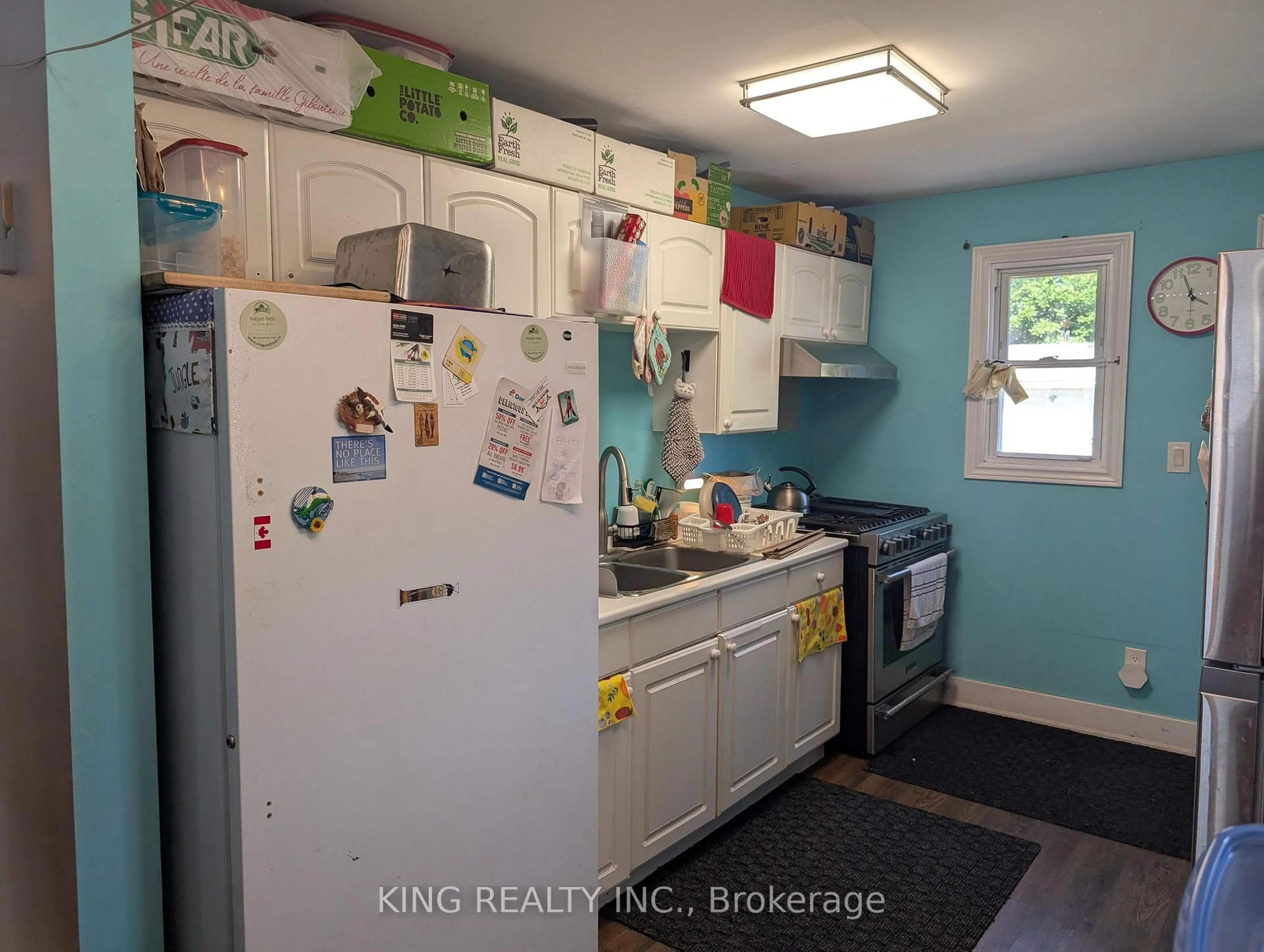 Standard kitchen, unknown for 41 Mary St, Fort Erie Ontario L2A 4A4