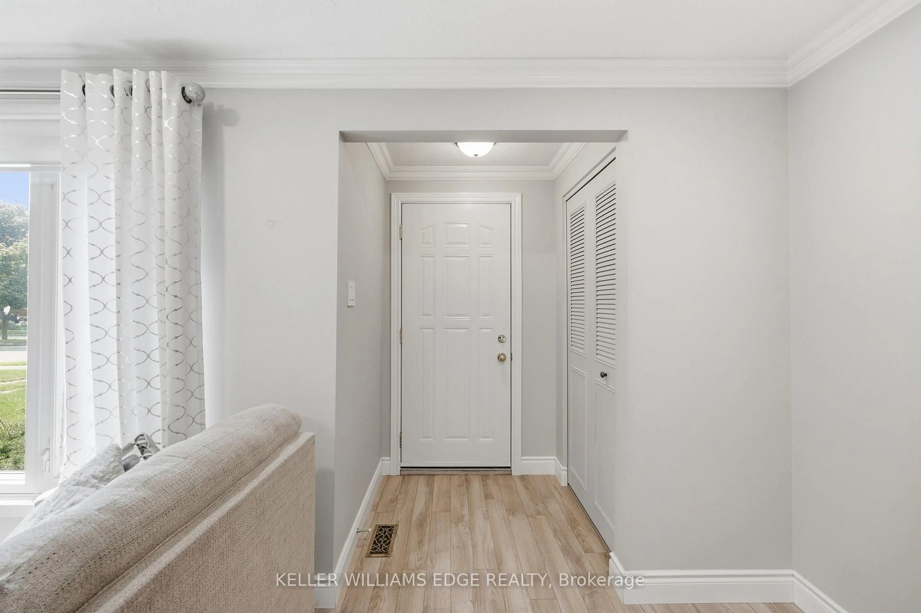 Indoor entryway for 25 Flint Dr, Kitchener Ontario N2E 1S8