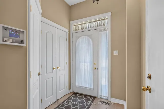 173 Hearst Way, Kanata 4