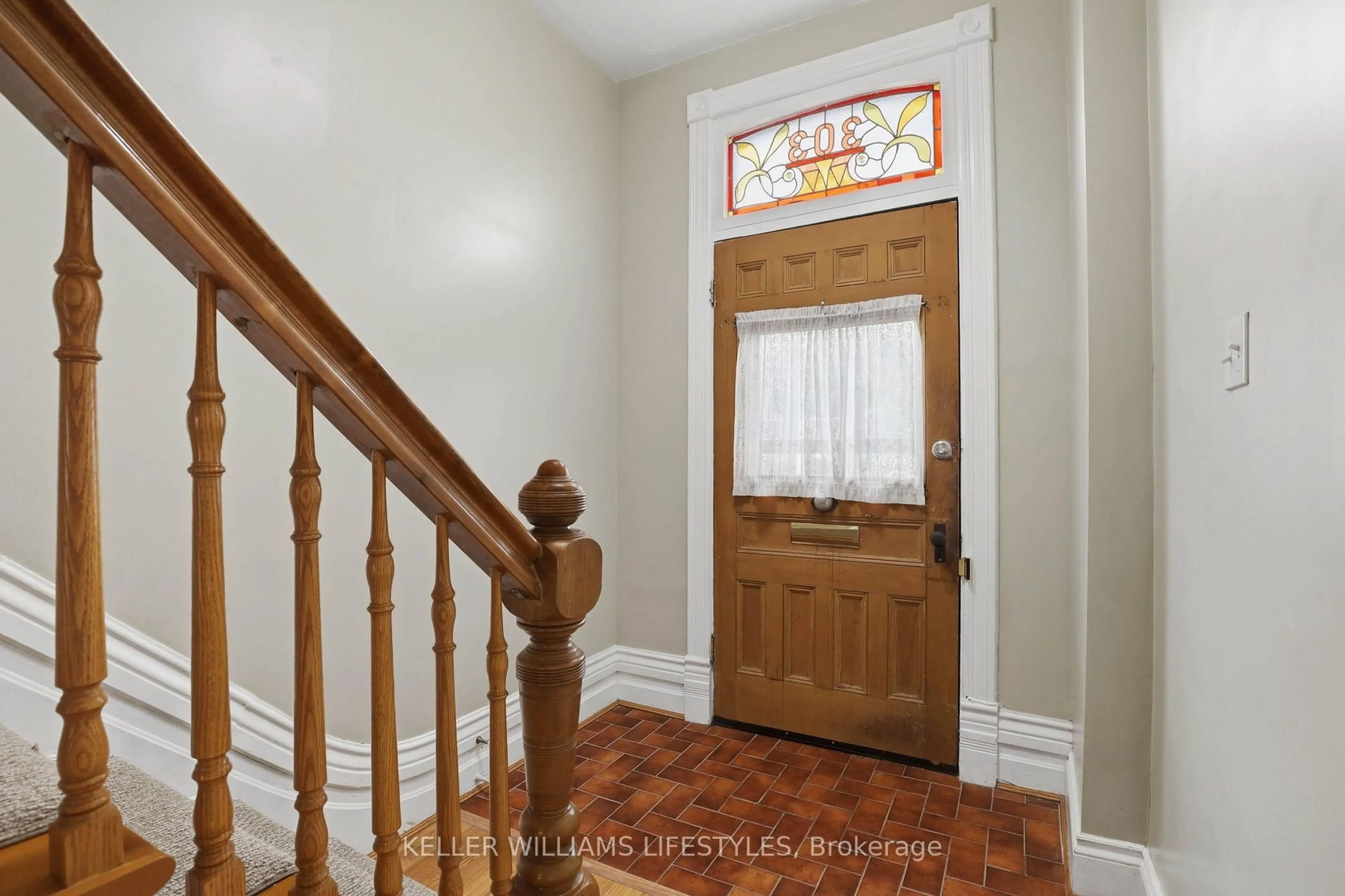Indoor entryway for 303 Pall Mall St, London East Ontario N6B 2G8