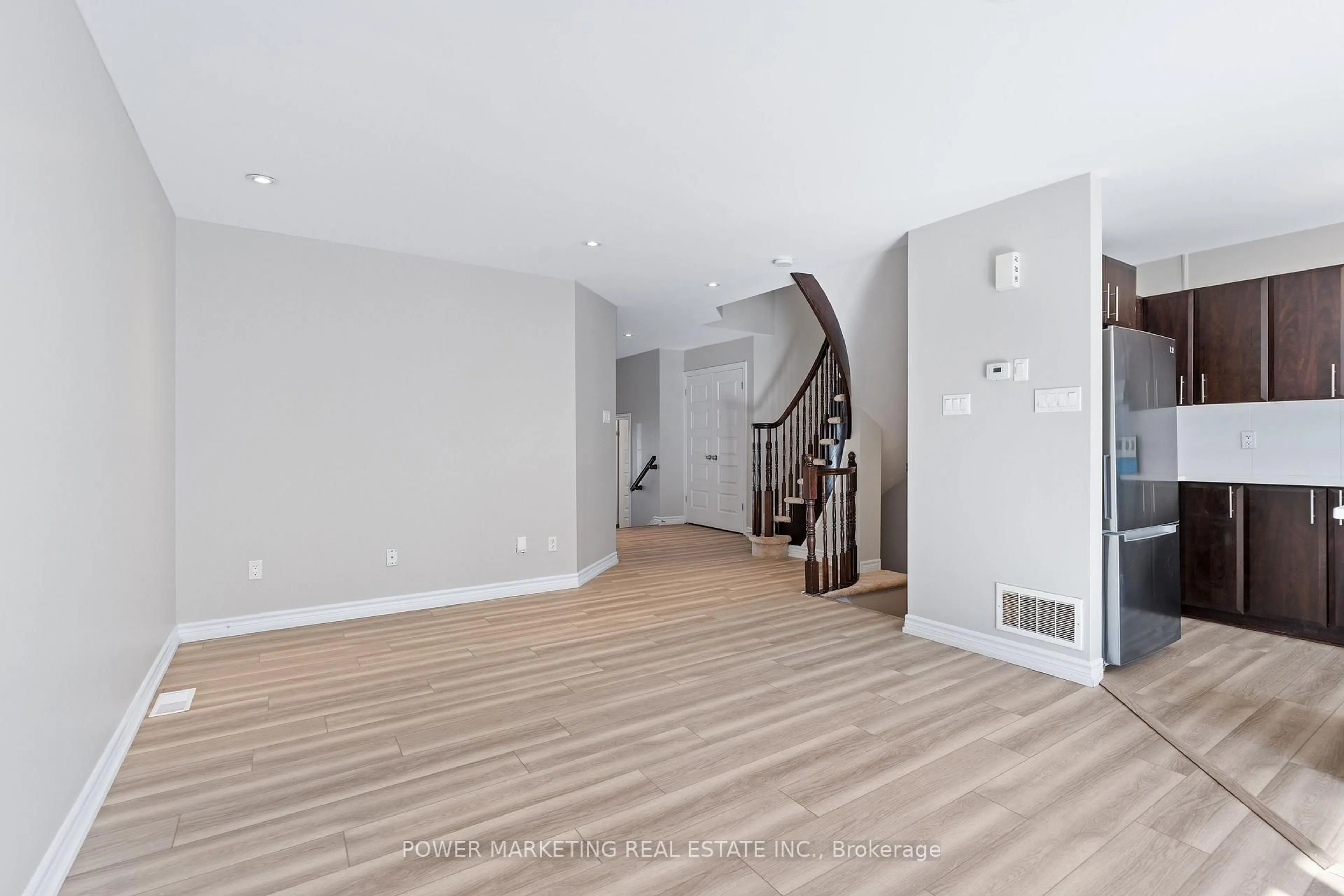 Unknown for 245 SILVERMOON Cres, Ottawa Ontario K4A 0P8