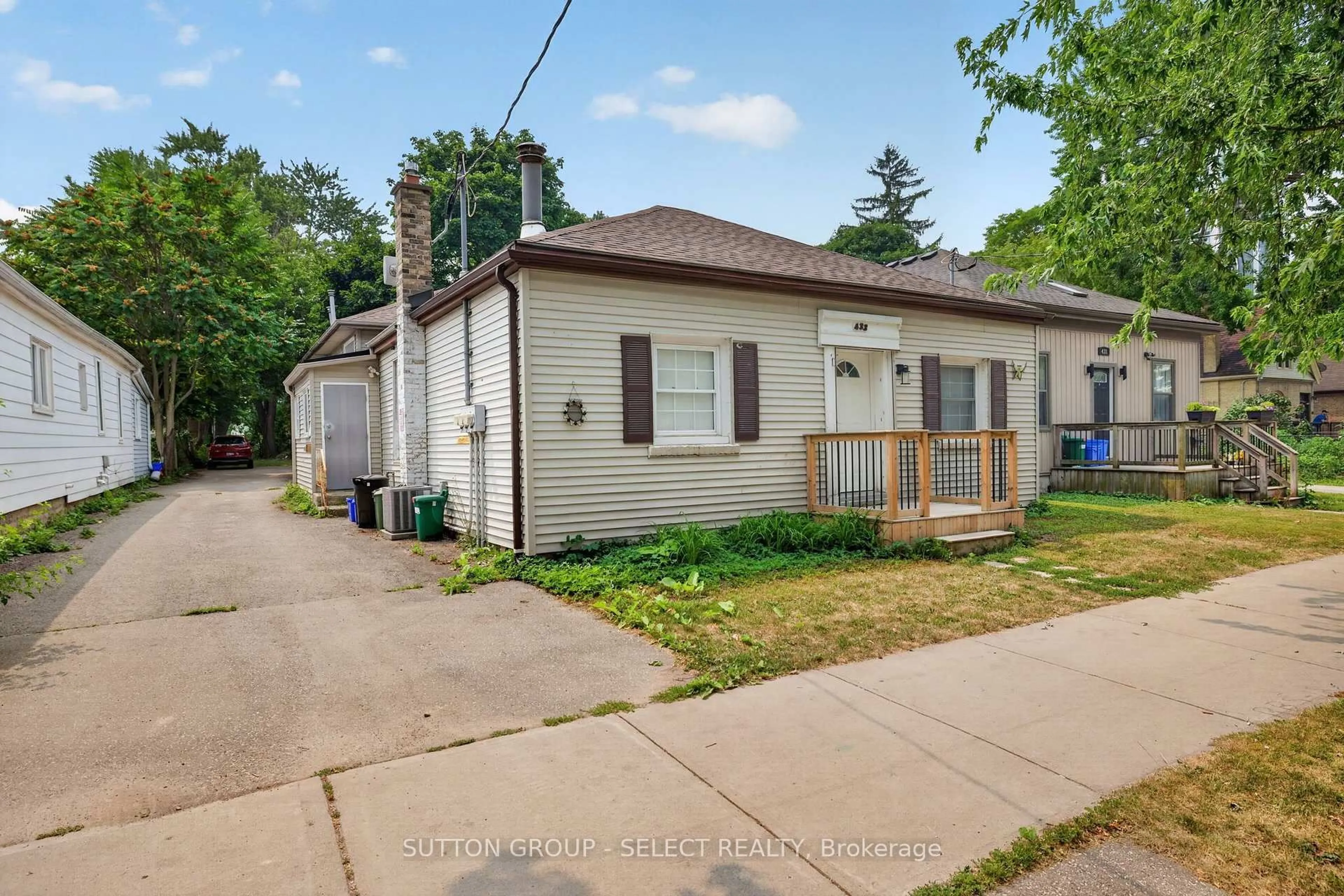 Unknown for 433 South St, London East Ontario N6B 1C1