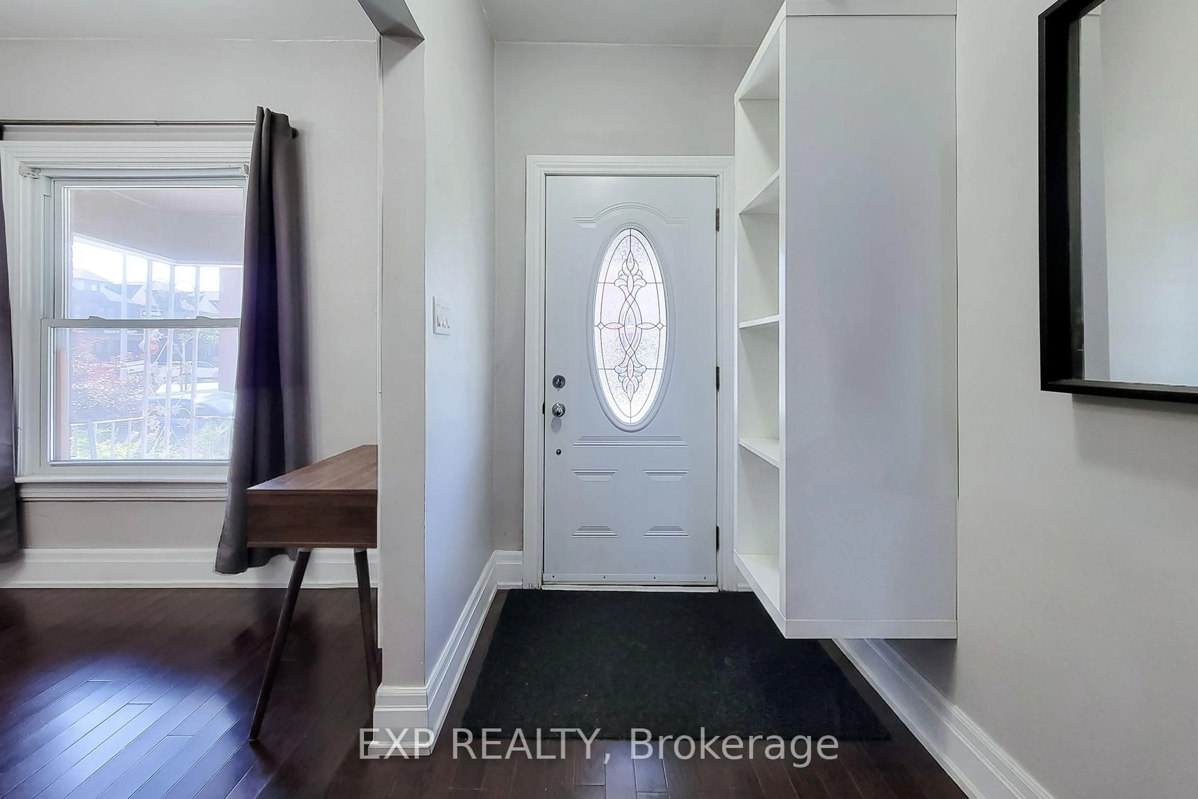 Indoor entryway for 82 Gibson Ave, Hamilton Ontario L8L 6J8