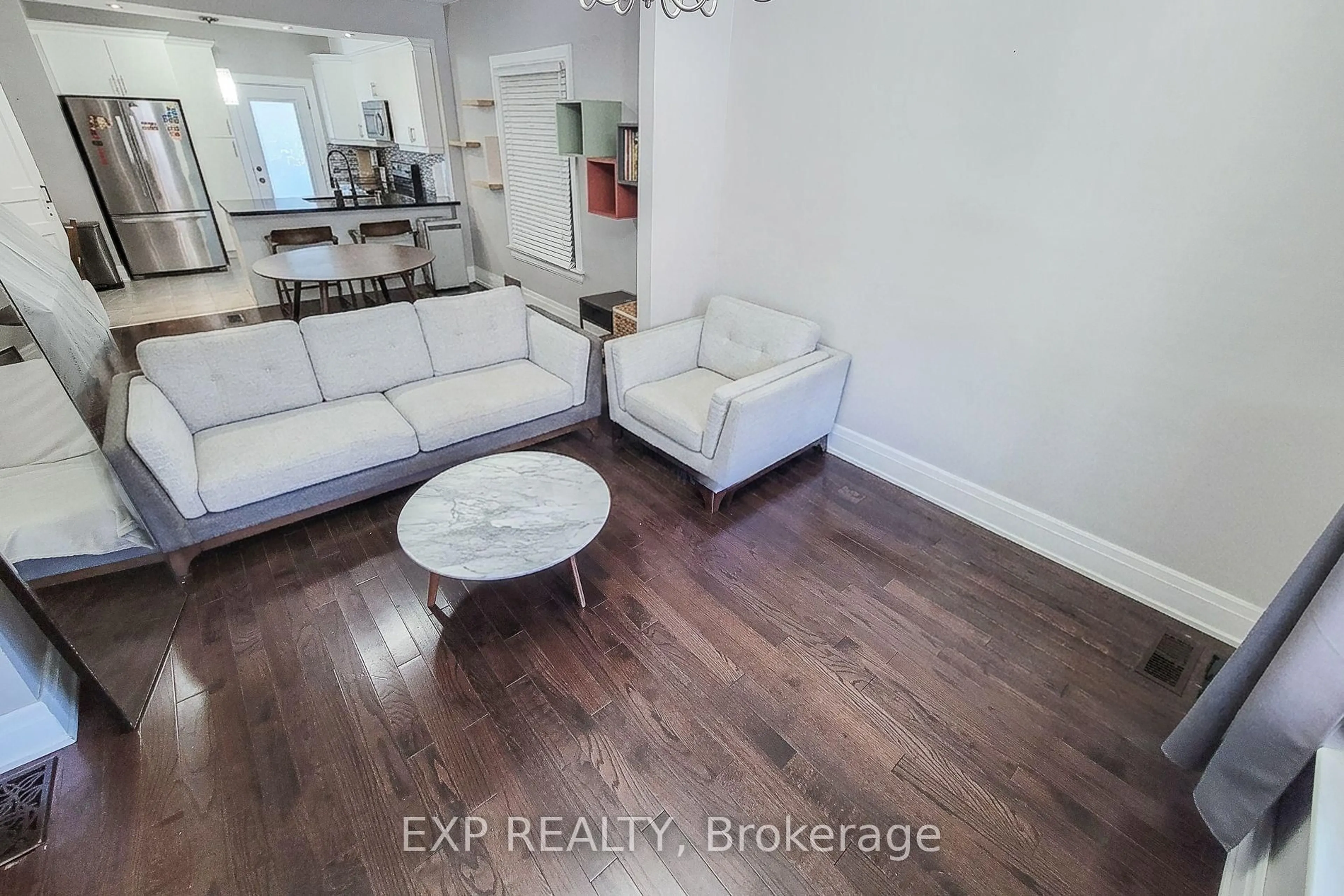 A pic of a room for 82 Gibson Ave, Hamilton Ontario L8L 6J8