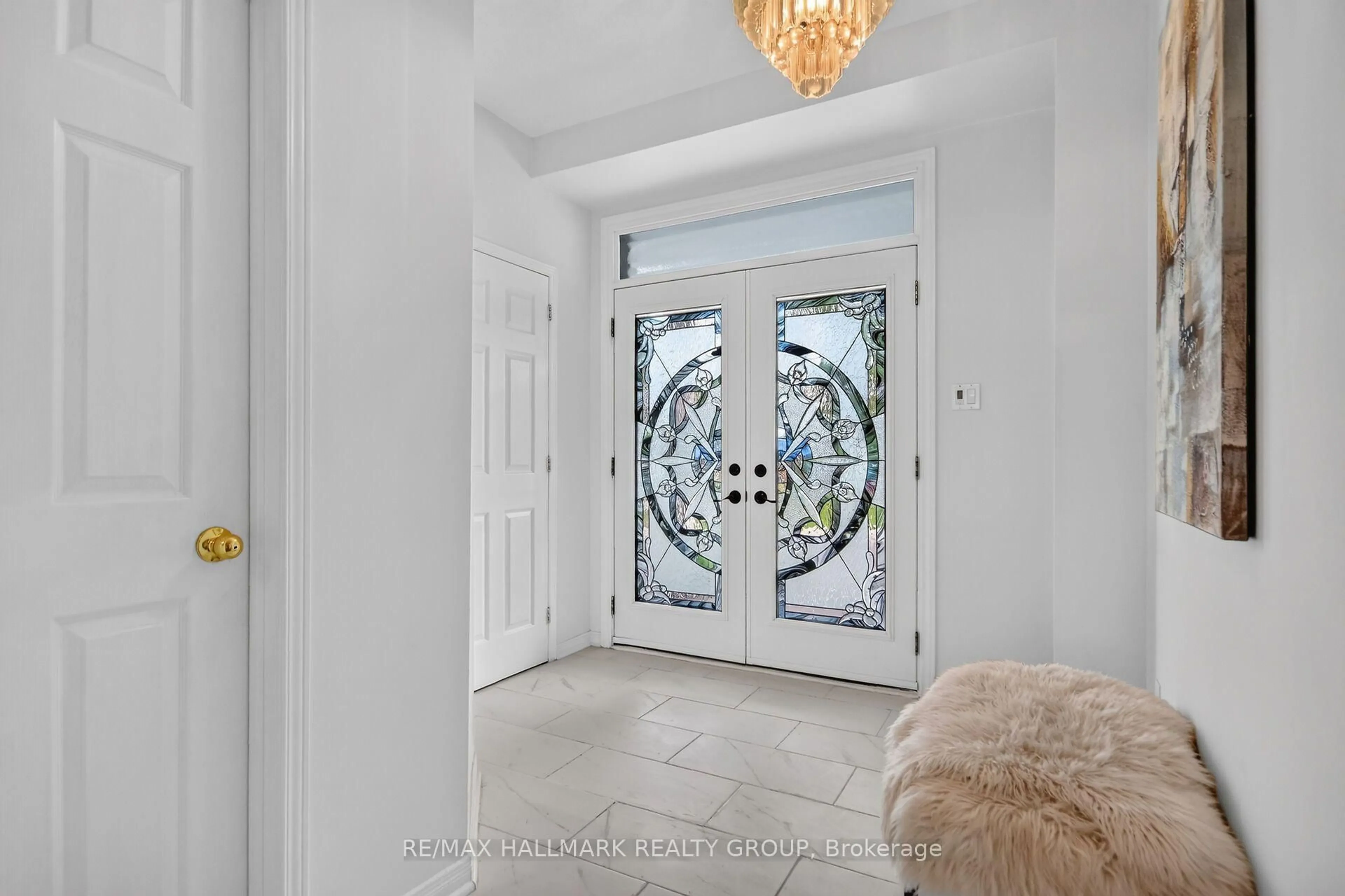 Indoor entryway for 222 Deercroft Ave, Nepean Ontario K2J 5K1