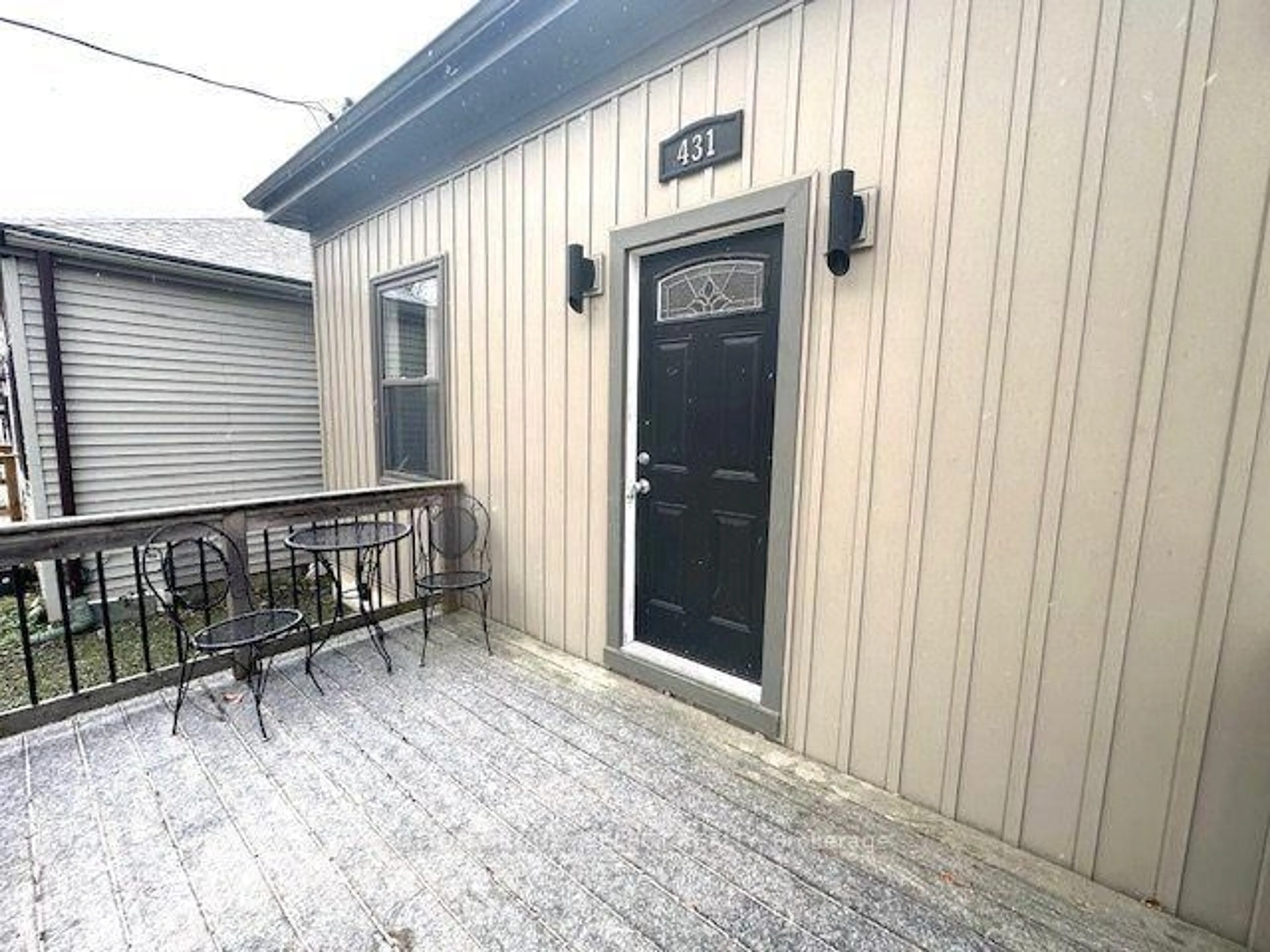 Patio, street for 431 South St, London East Ontario N6B 1C1