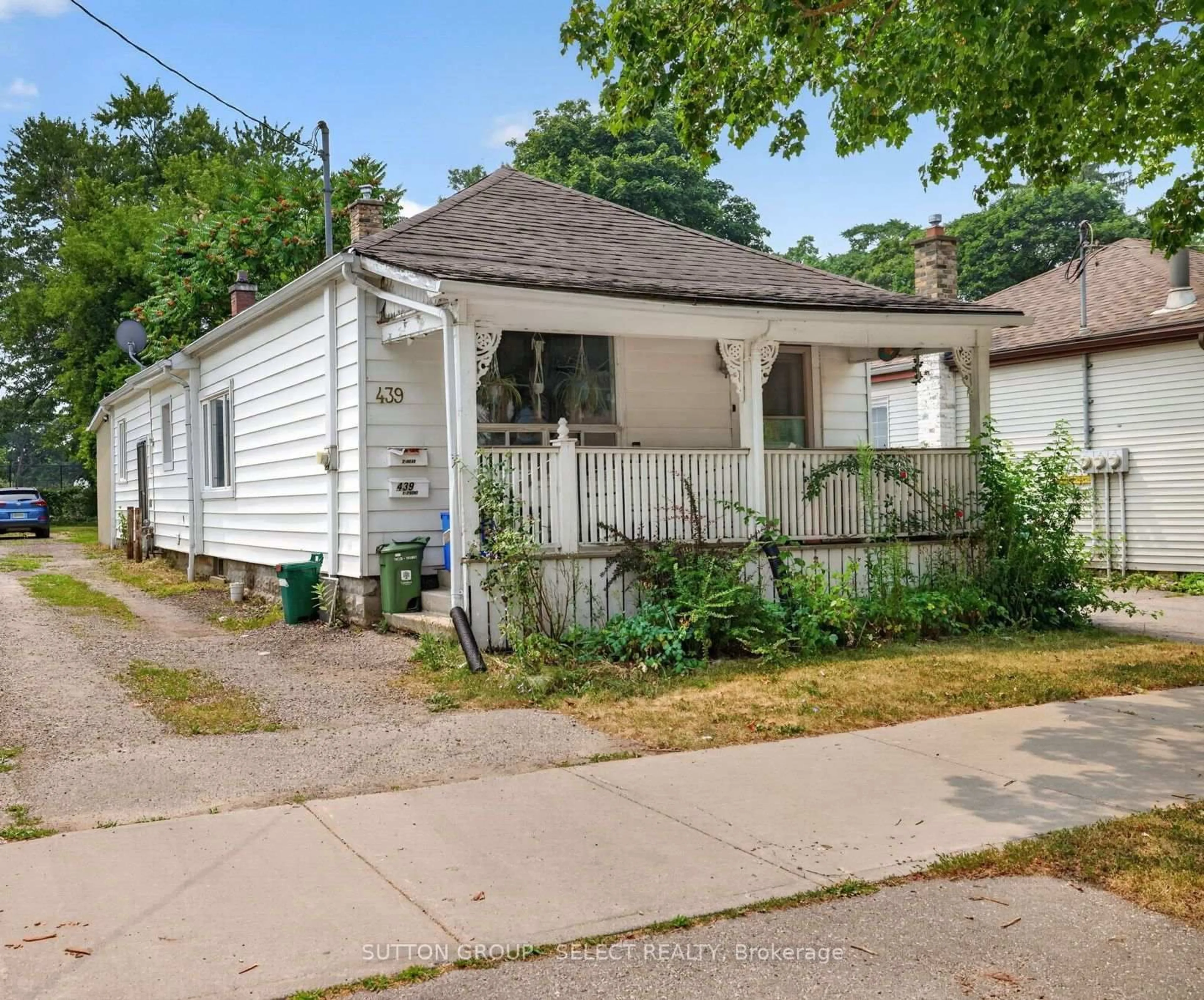Unknown for 439 South St, London East Ontario N6B 1C1