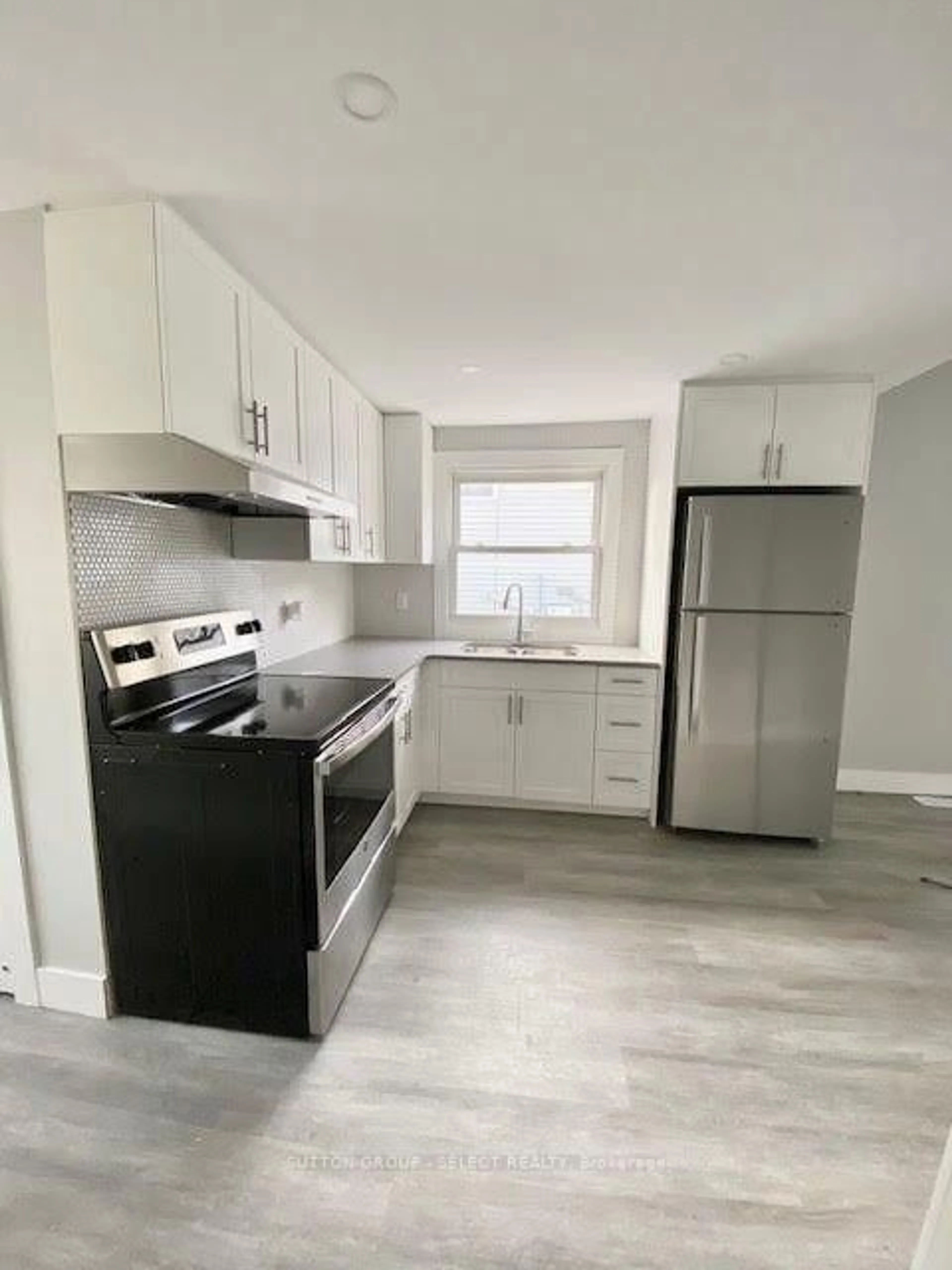 Standard kitchen, unknown for 439 South St, London East Ontario N6B 1C1
